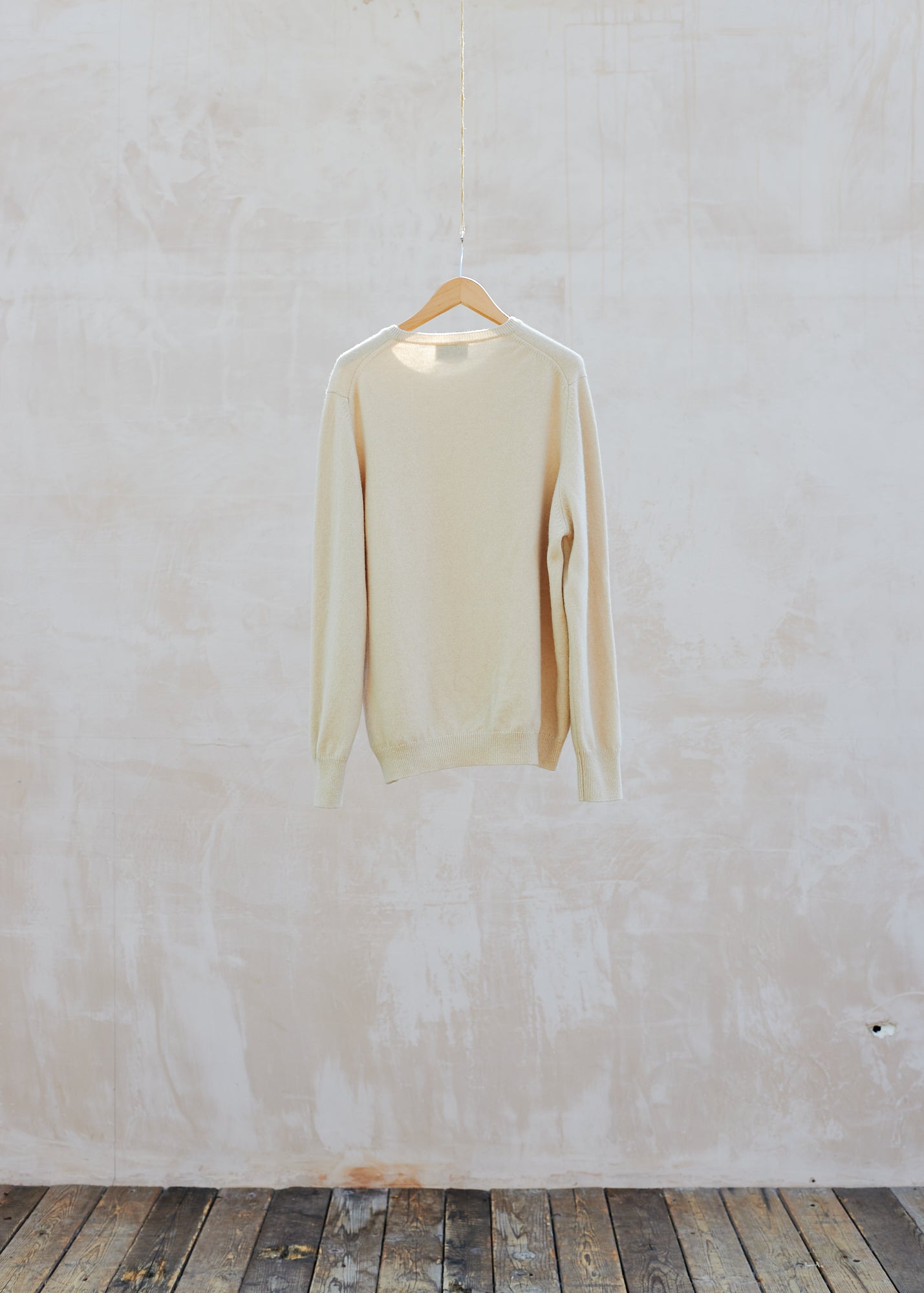 Kenny Ryder Johnstons of Elgin Pale Beige 100% Wool Crewneck/ M/L