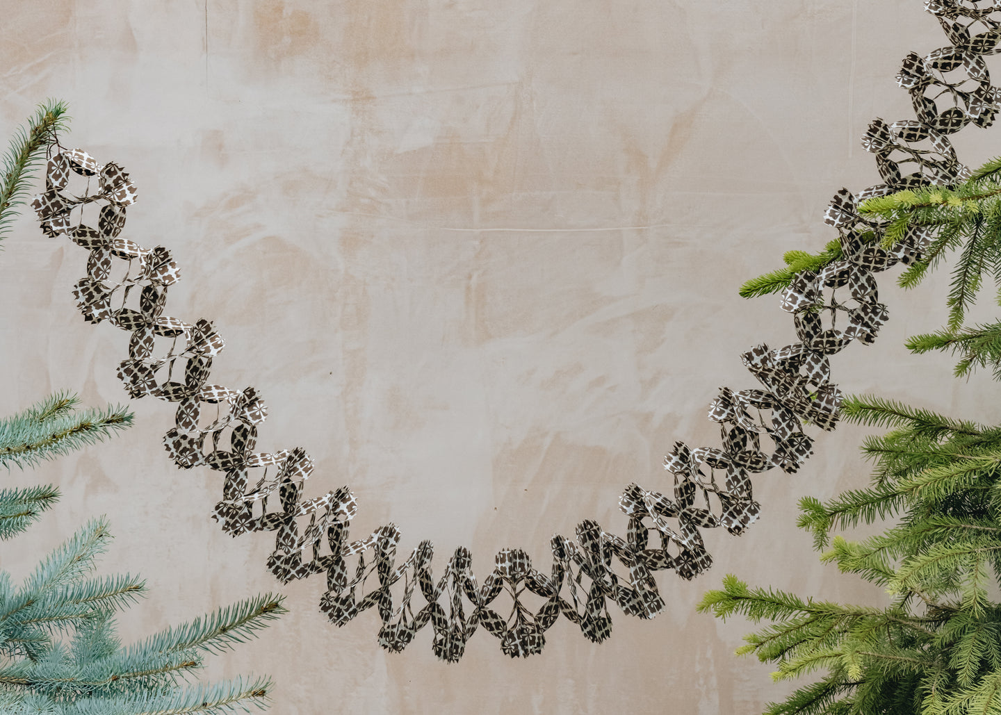 AfroArt Kathmandu White and Brown Garland