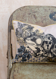 Le Monde Sauvage Bestiare Cushion in Ranna