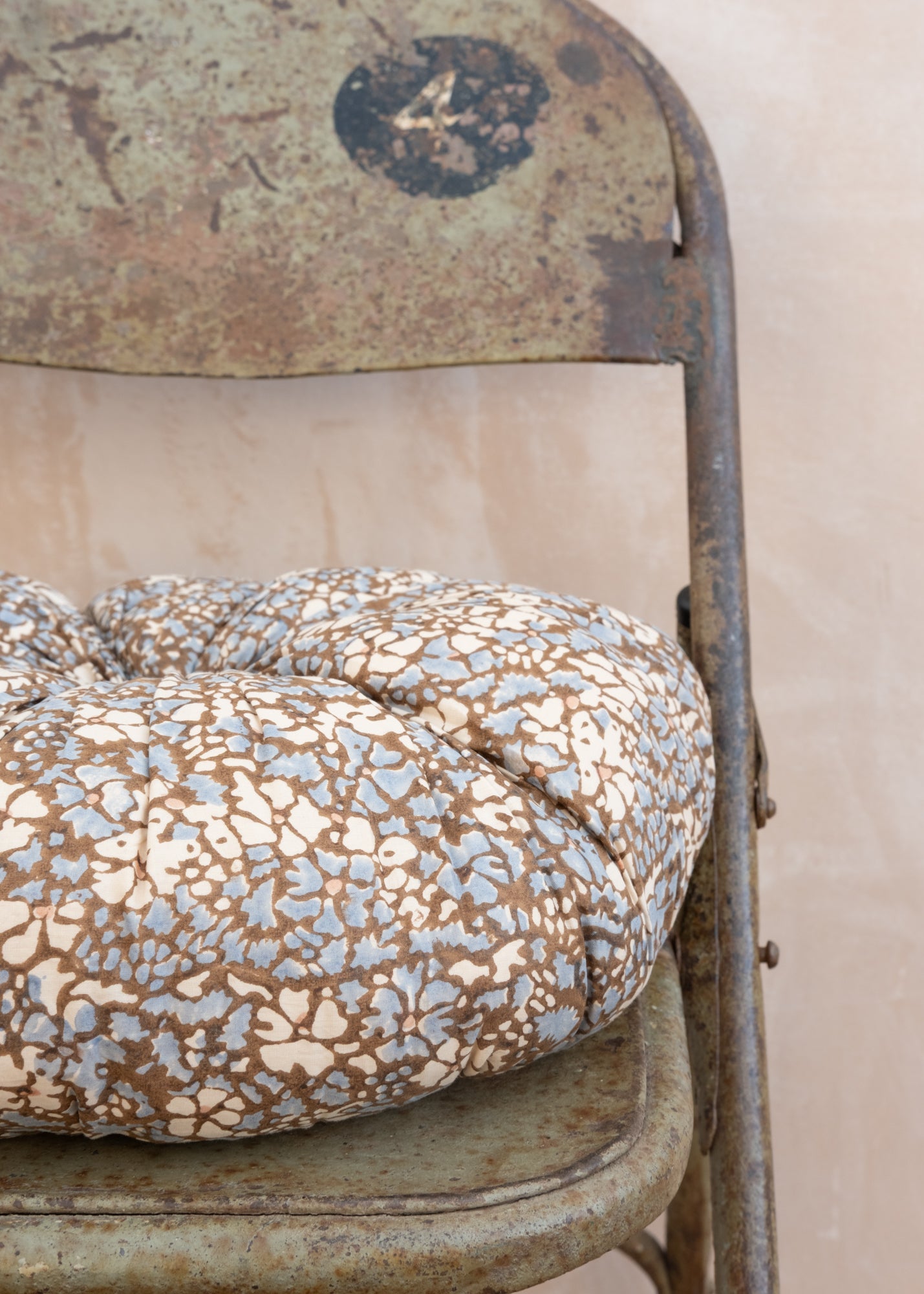 Le Monde sauvage TOTOROクッション CUBA おまけ付き Le Monde Sauvage Totoro Round Cushion in Cuba – Burford Garden Co.