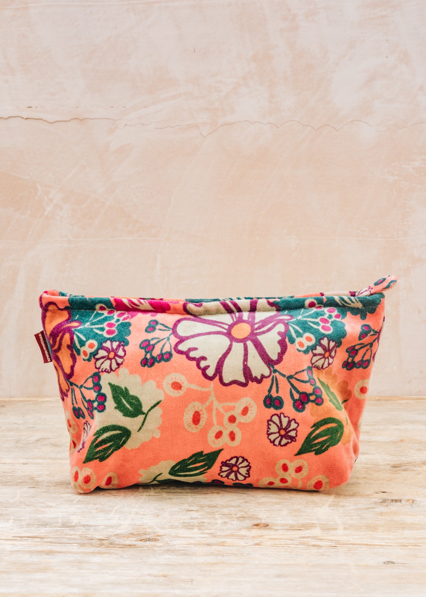 Les Touristes Medium Velvet Pouch in Cosmos Coral