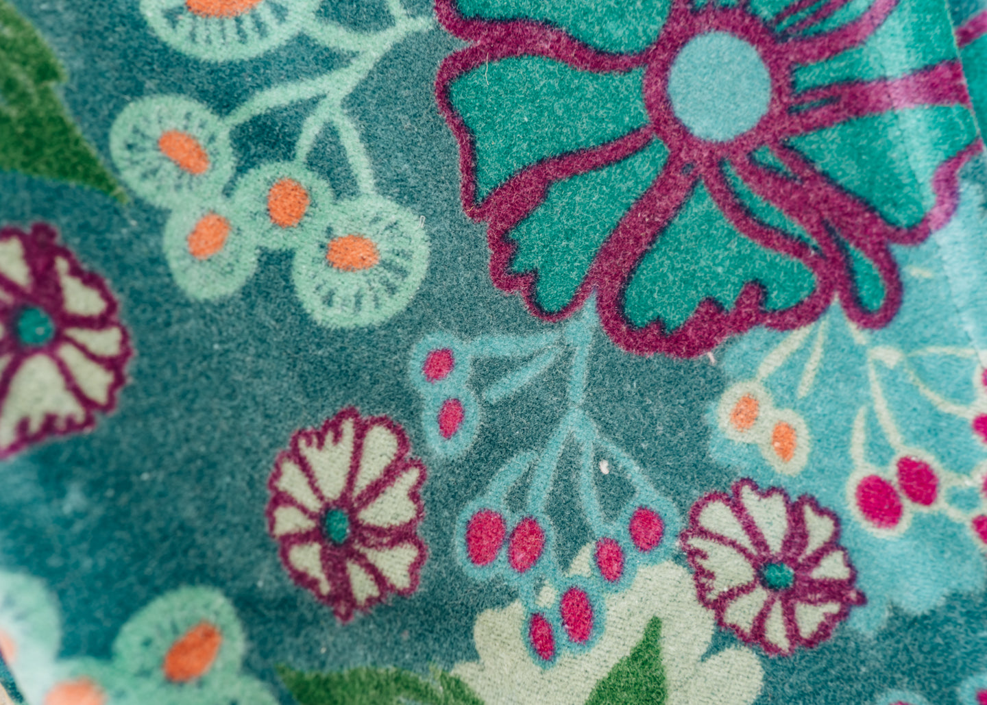 Les Touristes Small Velvet Pouch in Cosmos Teal