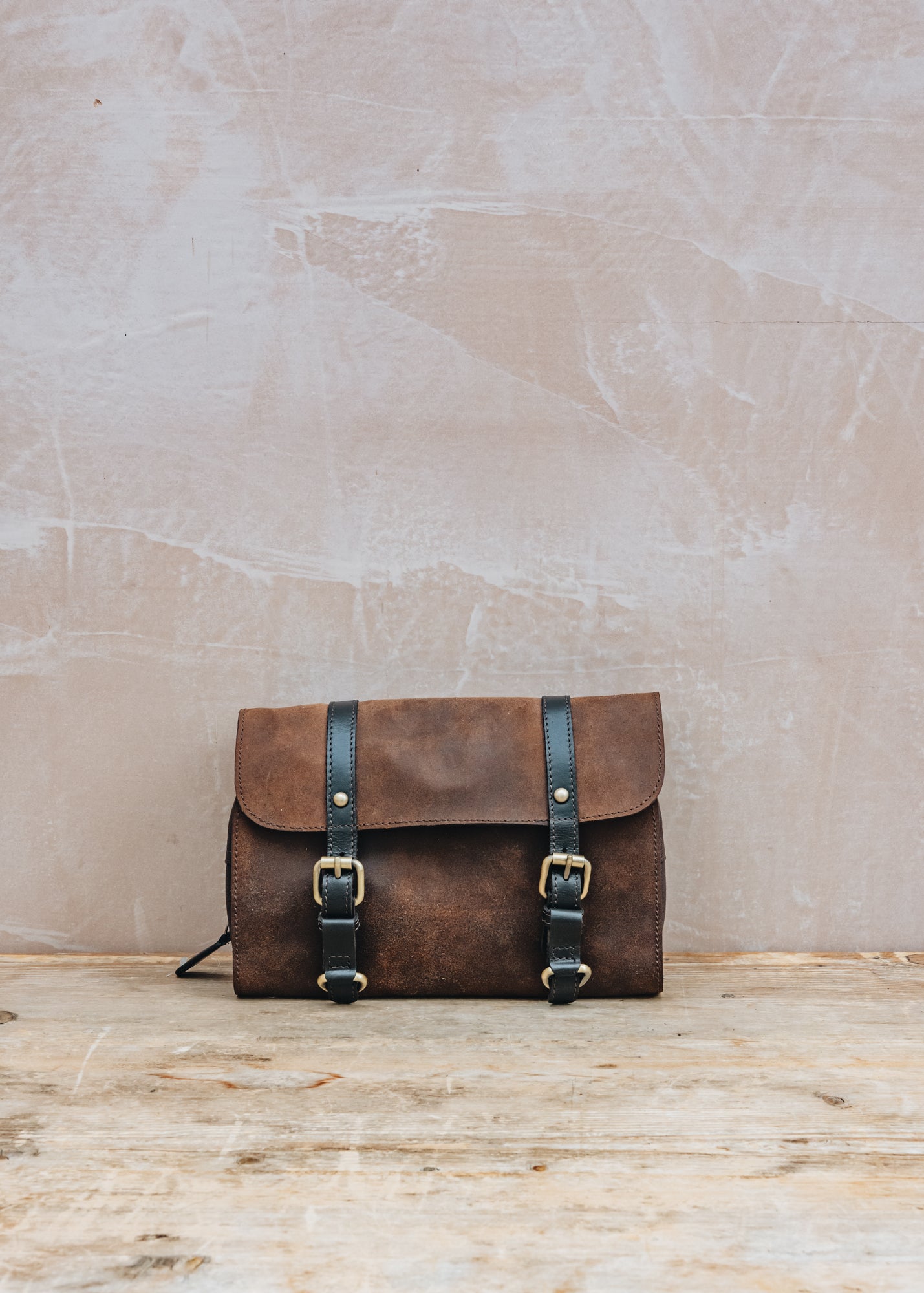Ashwood Liam Hanging Washbag in Brown
