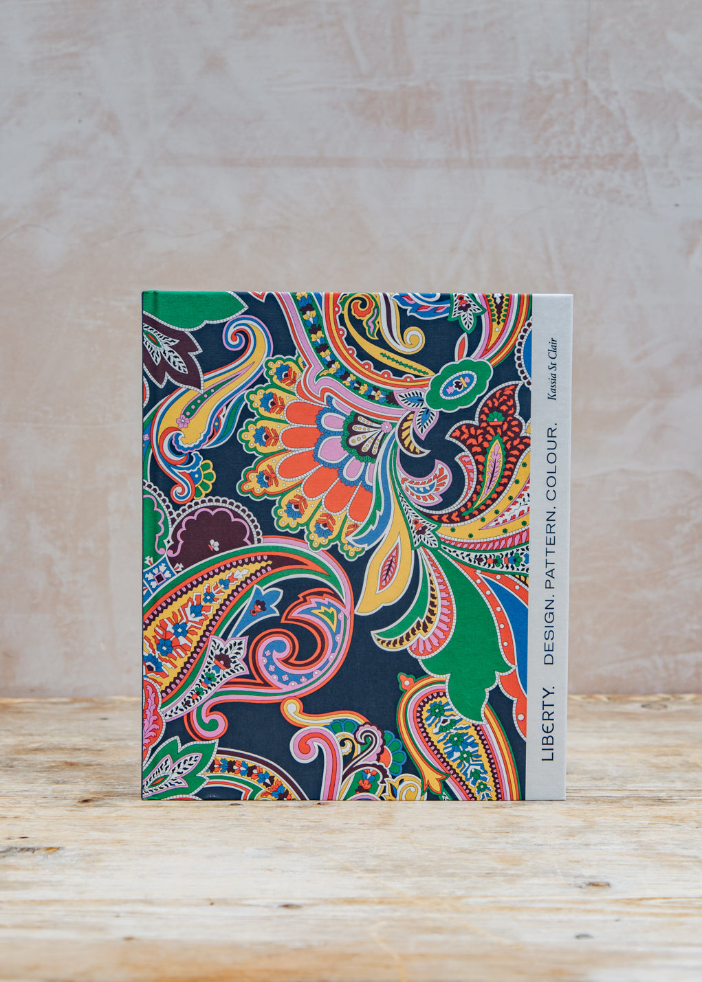 洋書 LIBERTY: British Colour Pattern Liberty: British Colour Pattern by Carlton Books | Goodreads