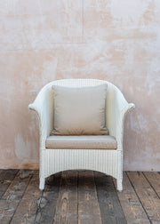 Lounge Chair in Snow White with Cushion