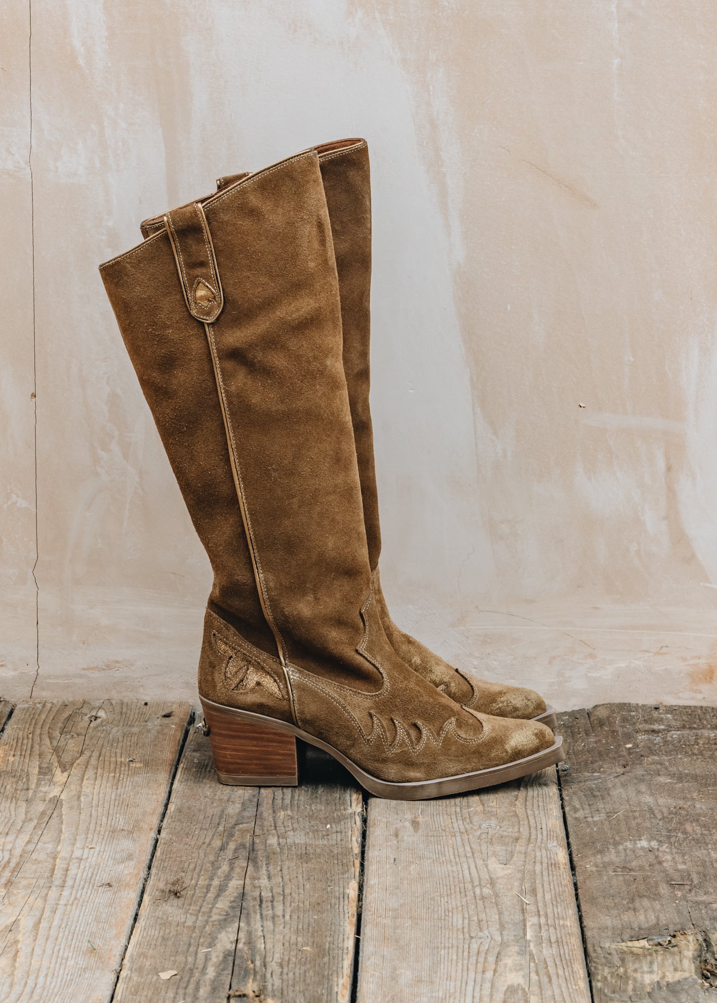 Birkenstock nemonic Long Suede Atlanta Boots in Natural