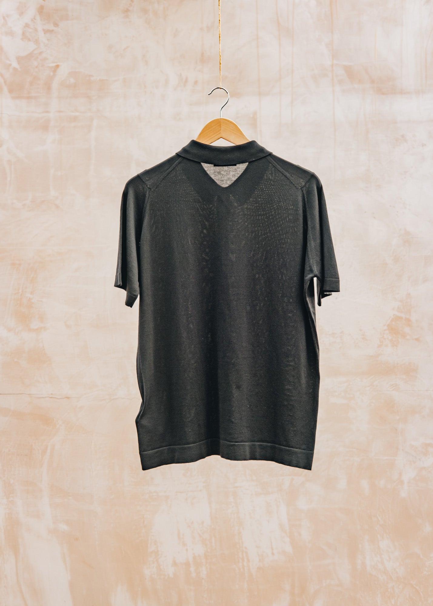 Isis Short Sleeved 30s Collar Polo Shirt in Black – Burford Garden Co.