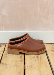 Plum & Ashby Billie Clogs in Rust