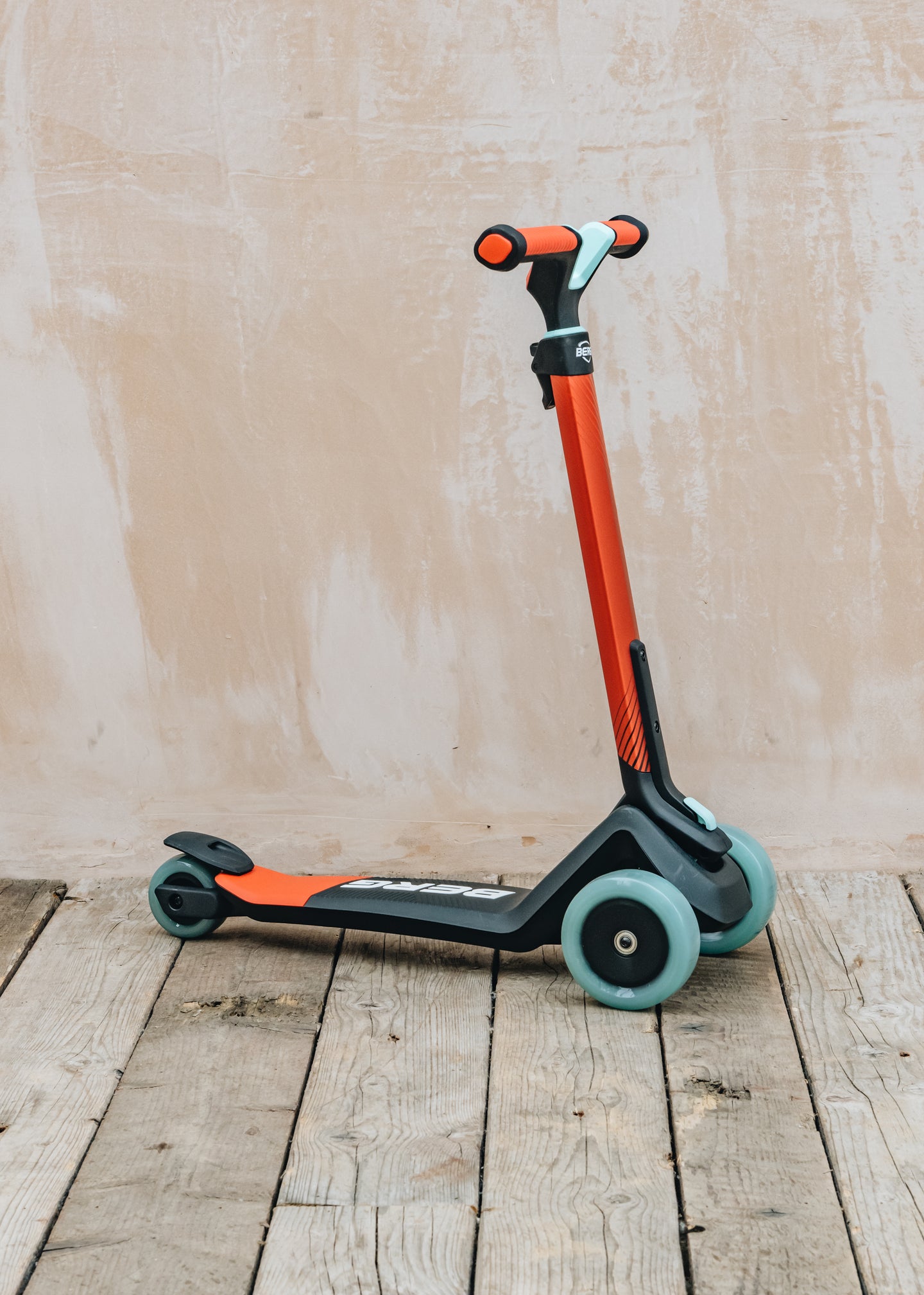 Berg Toys Nexo Foldable Scooter in Red