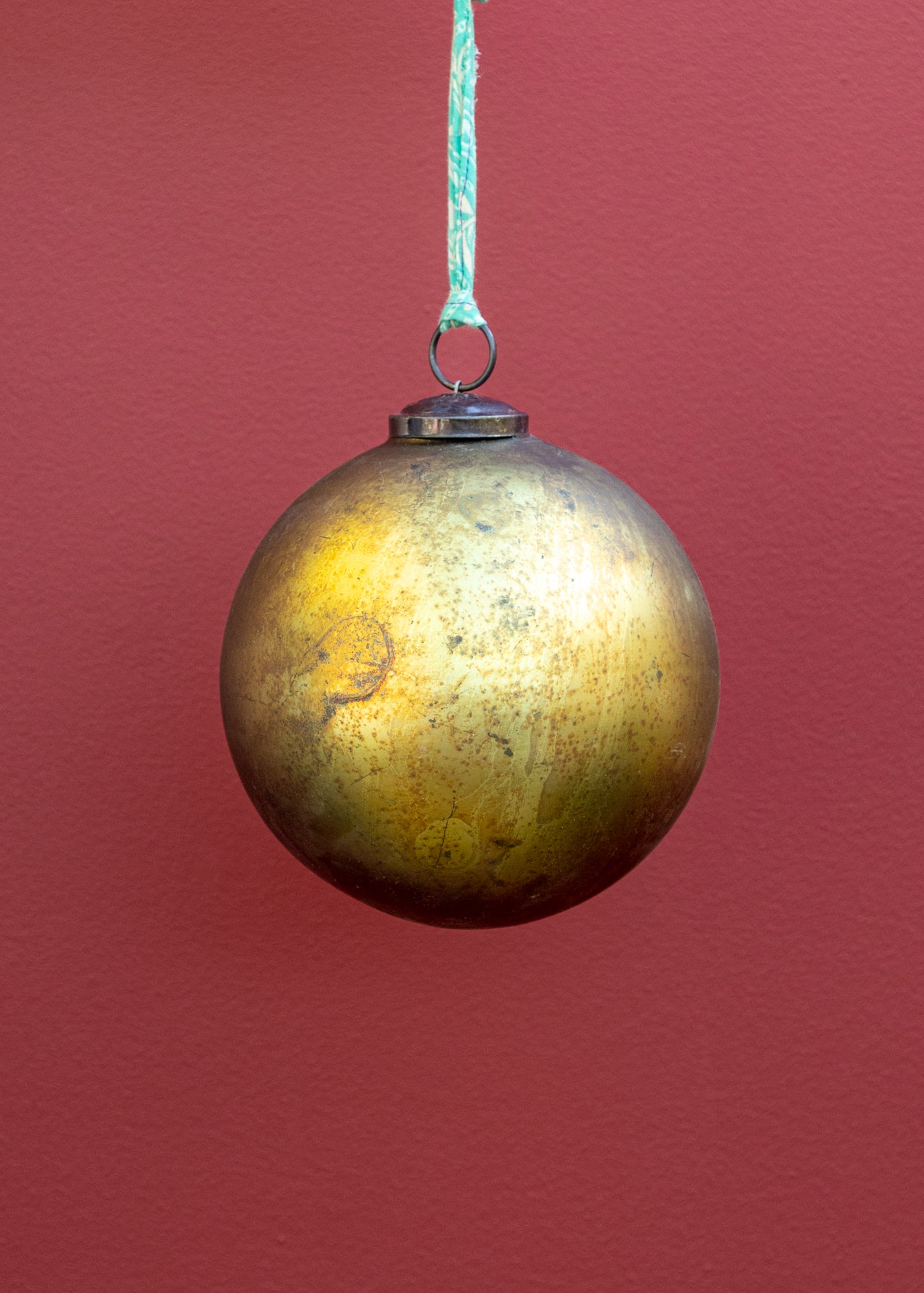 Small Giant Oko Bauble in Matt Green