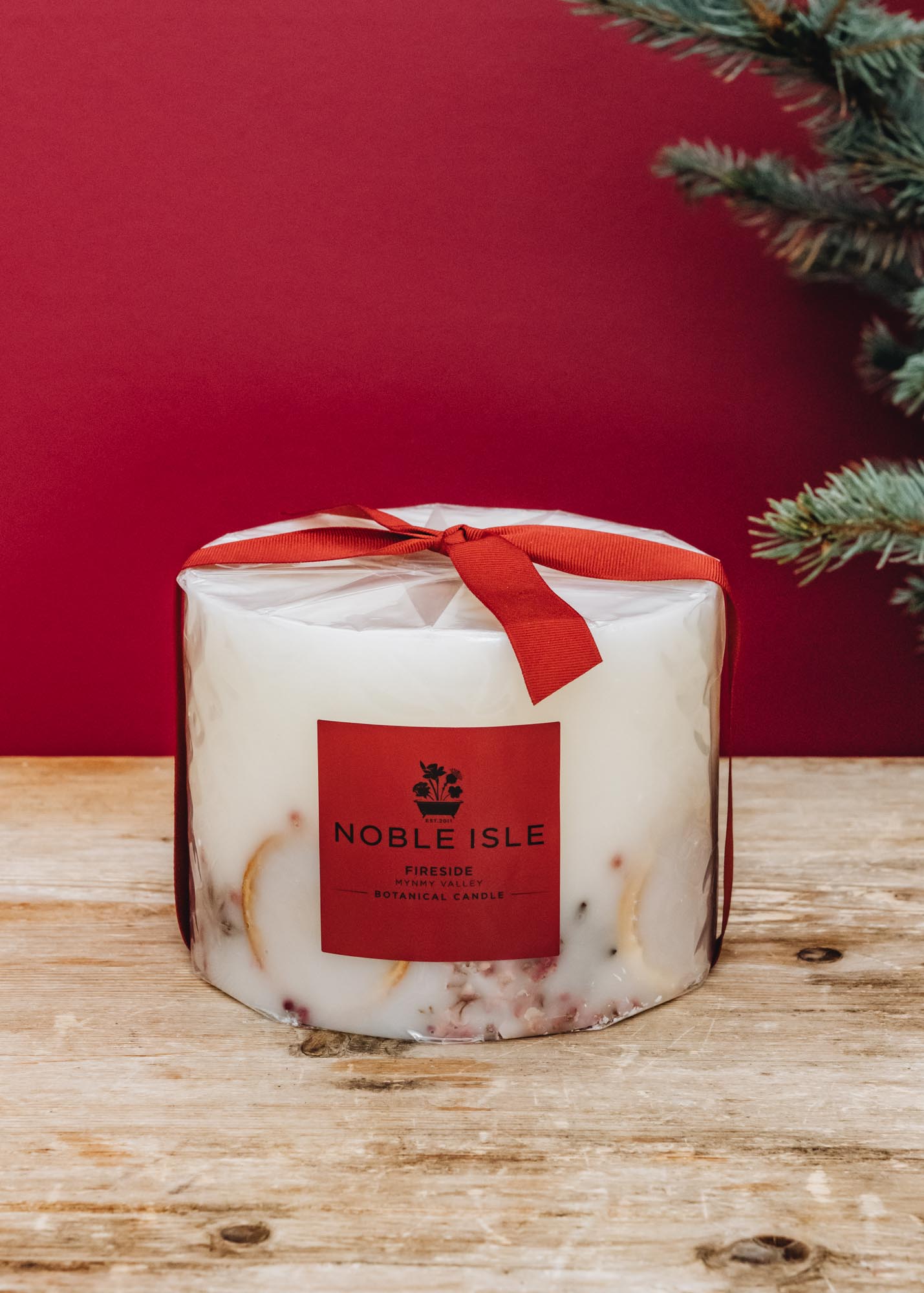 Noble Isle Fireside Botanical Candle 
