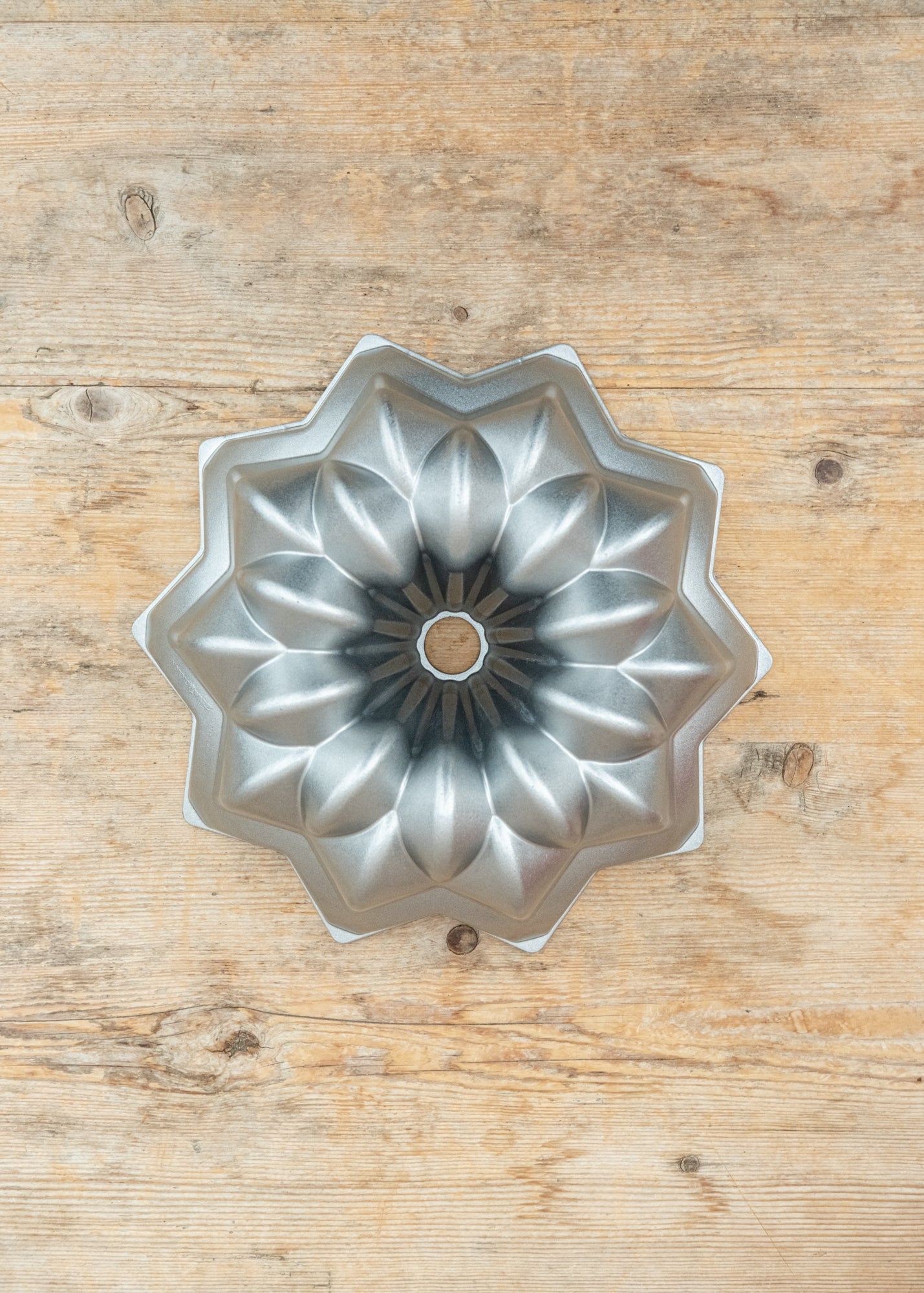Nordic Ware Silver Vintage Star Bundt Pan