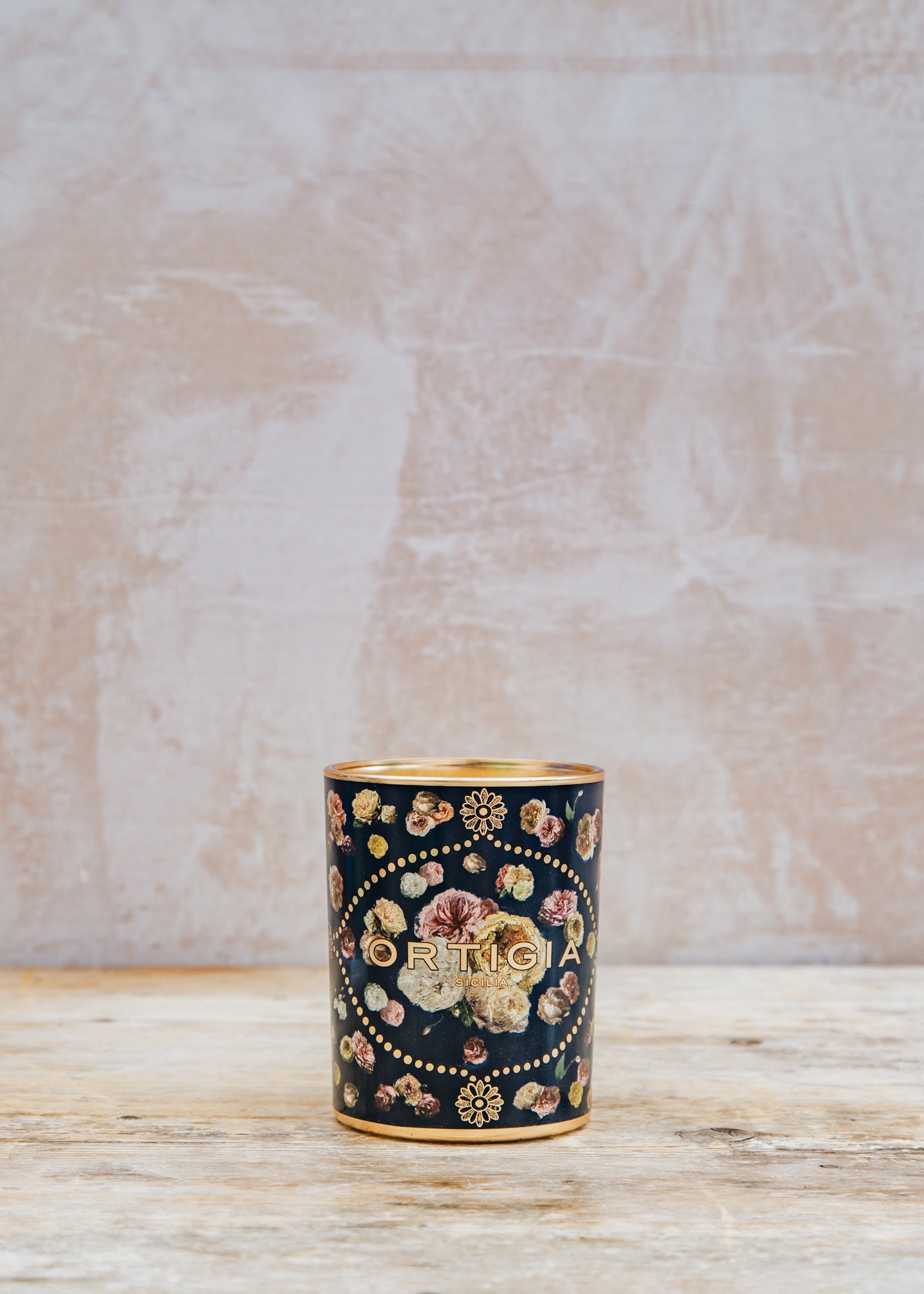 Decorated Candle in Rose Antiche, 380g