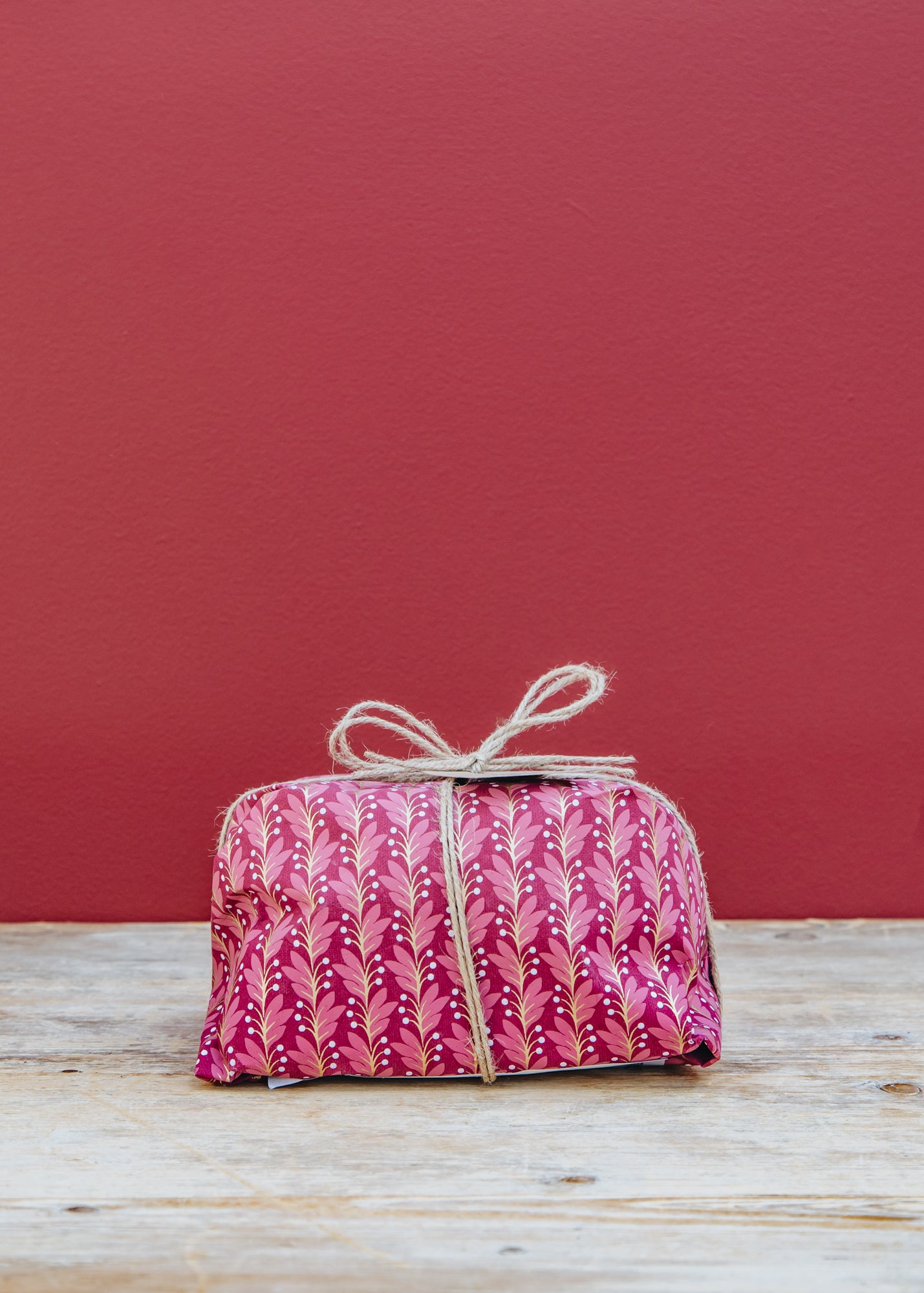 Panettone Tradizionale wrapped in Naya Ruby Paper, 500g