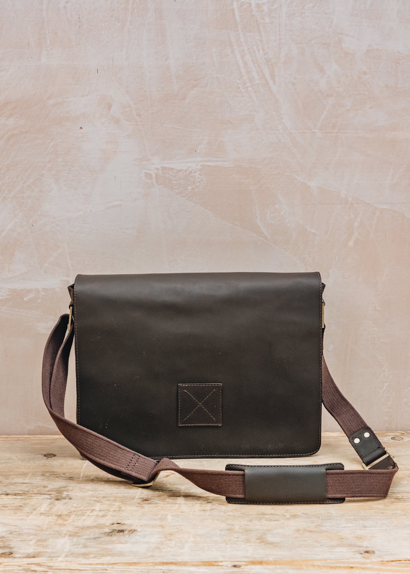 Ashwood Pedro Messenger Bag in Mud
