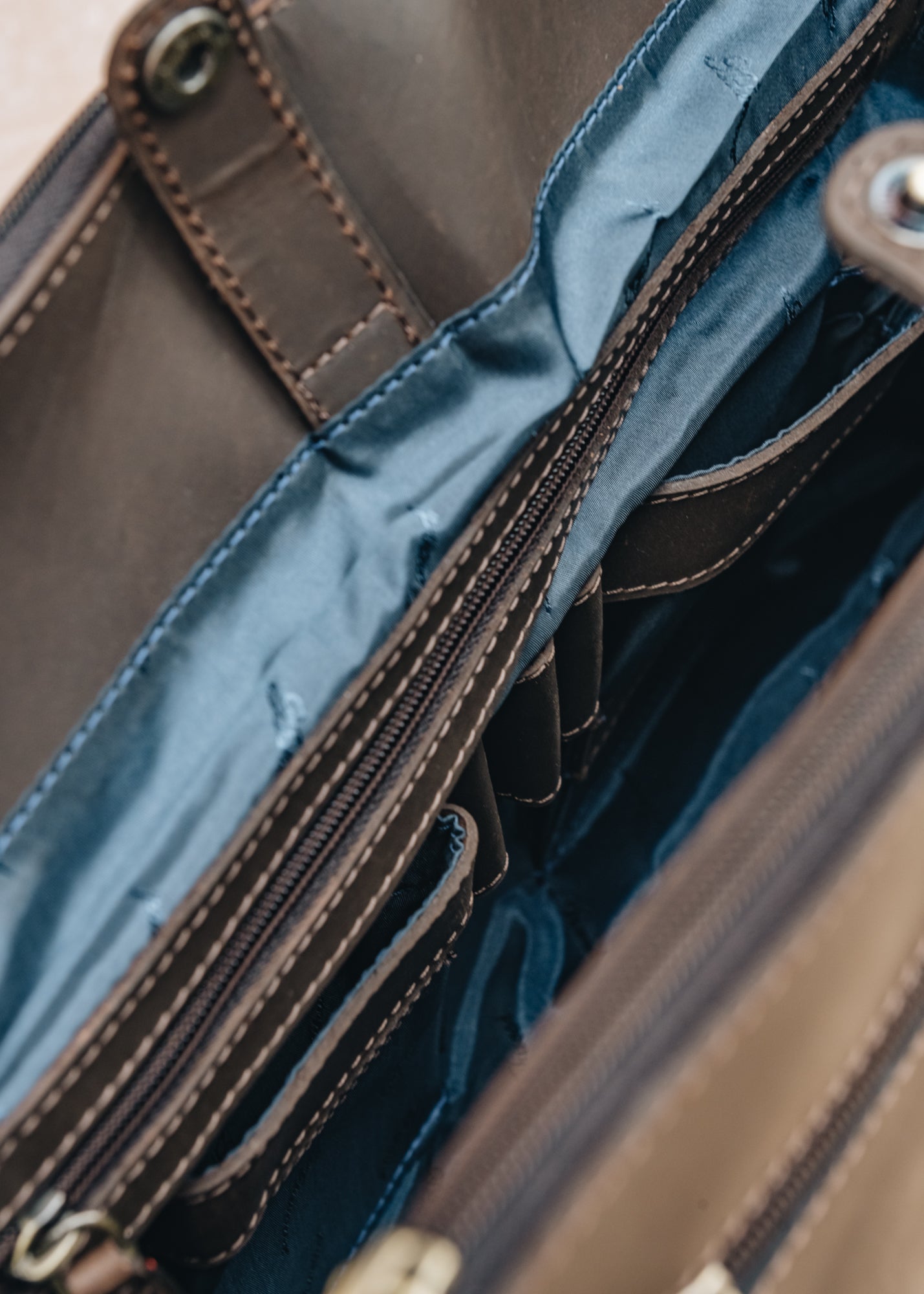 Ashwood Ashwood Pedro Messenger Bag in Mud