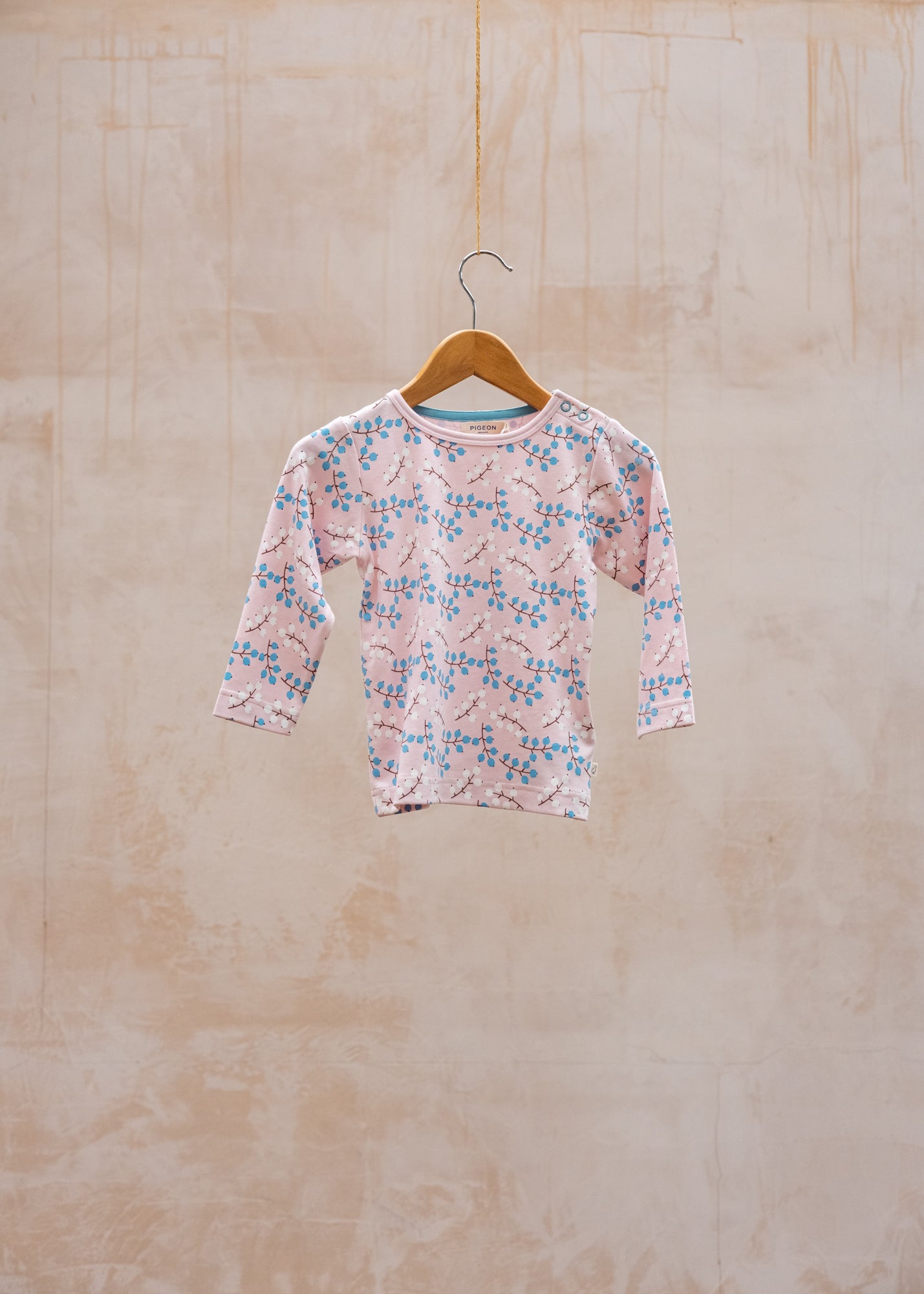 T-Shirt in Winter Berry
