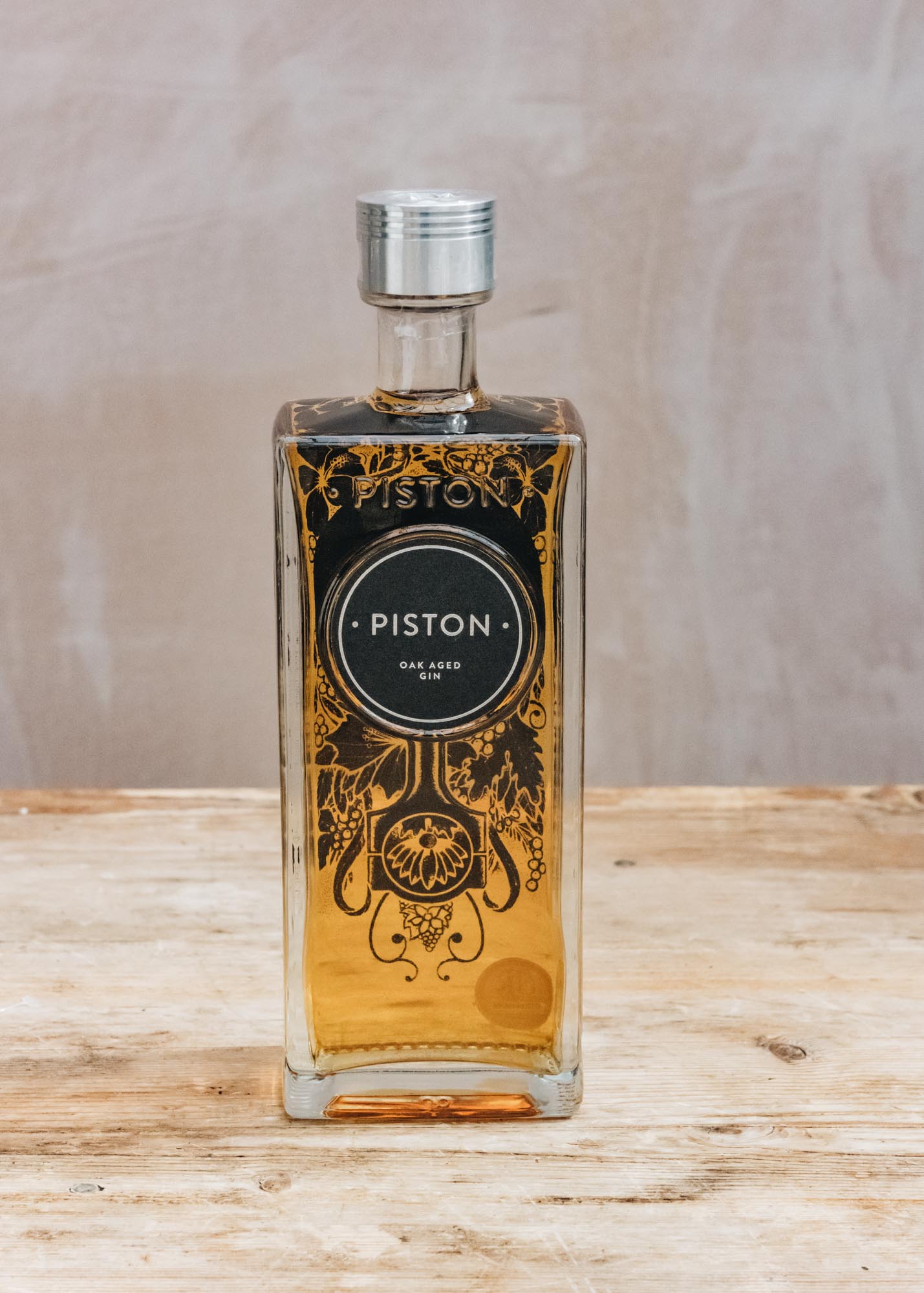 Piston Oak Aged Gin 70cl