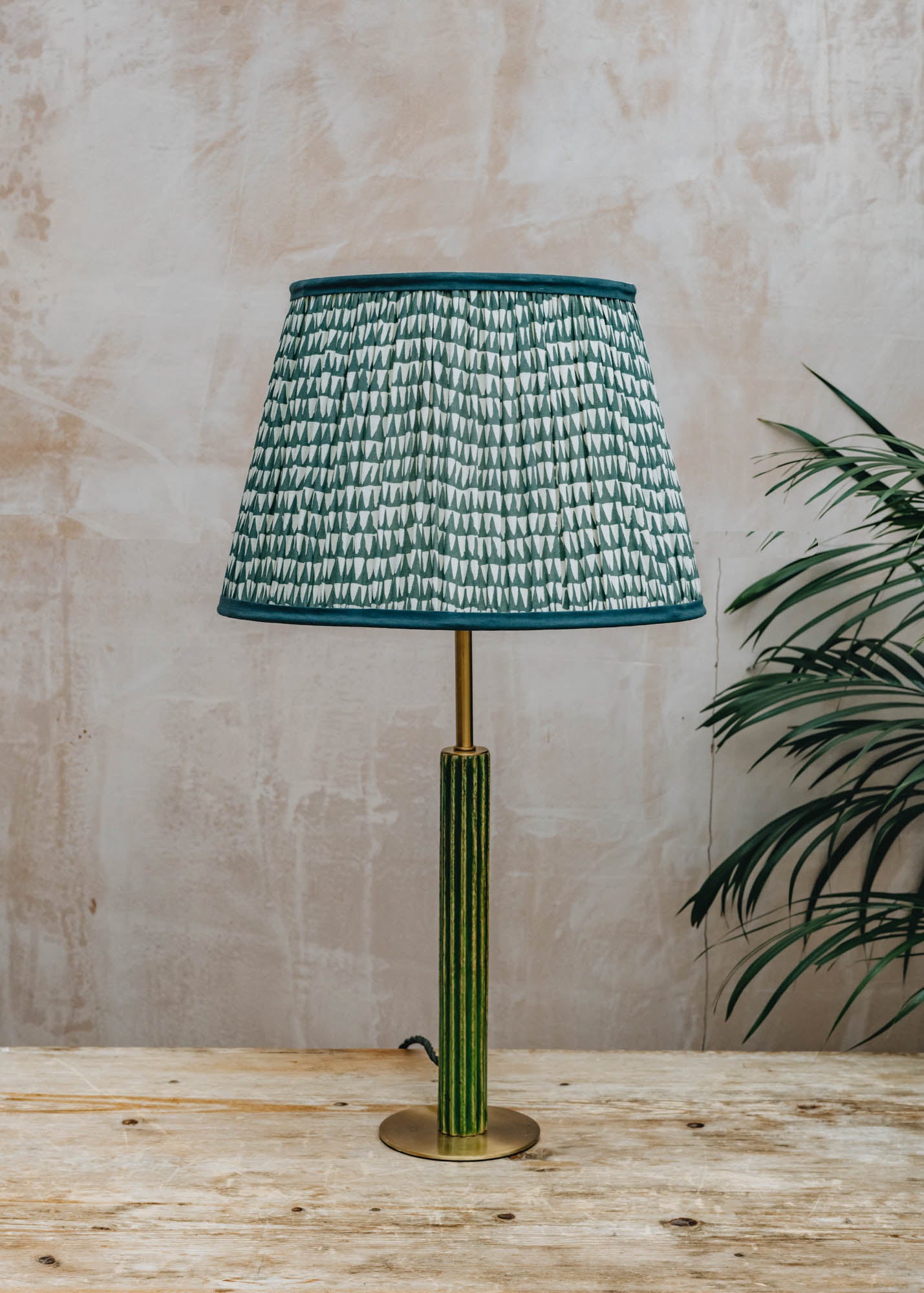 Pooky Lighting Oscar Table Lamp in Green