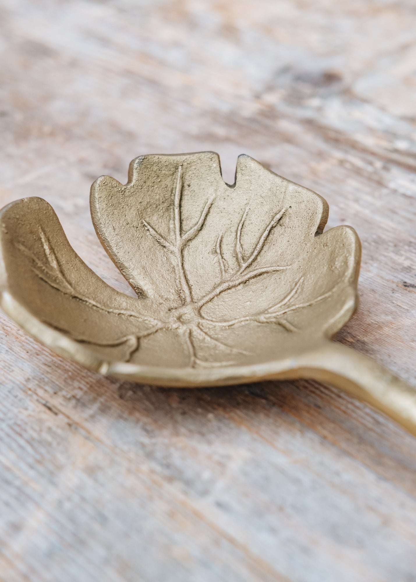 Nkuku Nkuku Prakriti Leaf Brushed Gold Salad Servers