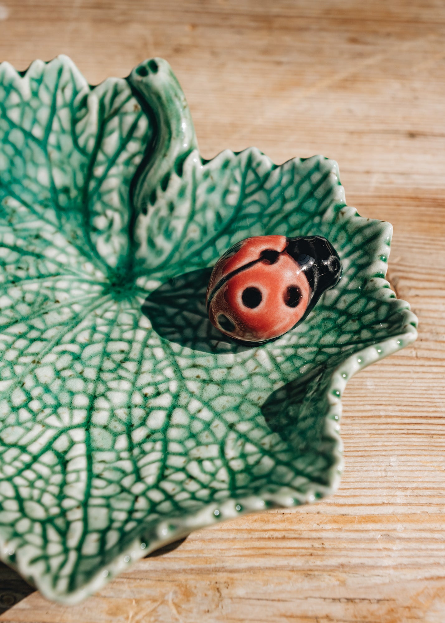 Bordallo Pinheiro Bordhallo Pinheiro Ragwort Leaf with Ladybird Bowl