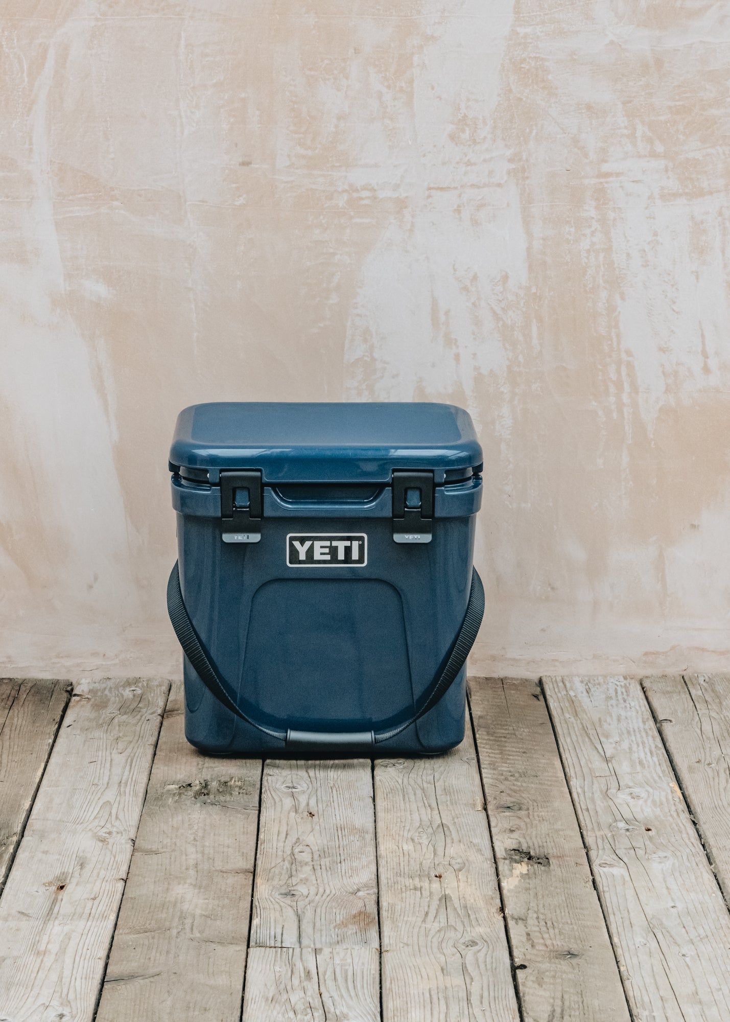 YETI Roadie 24 Cooler in Navy