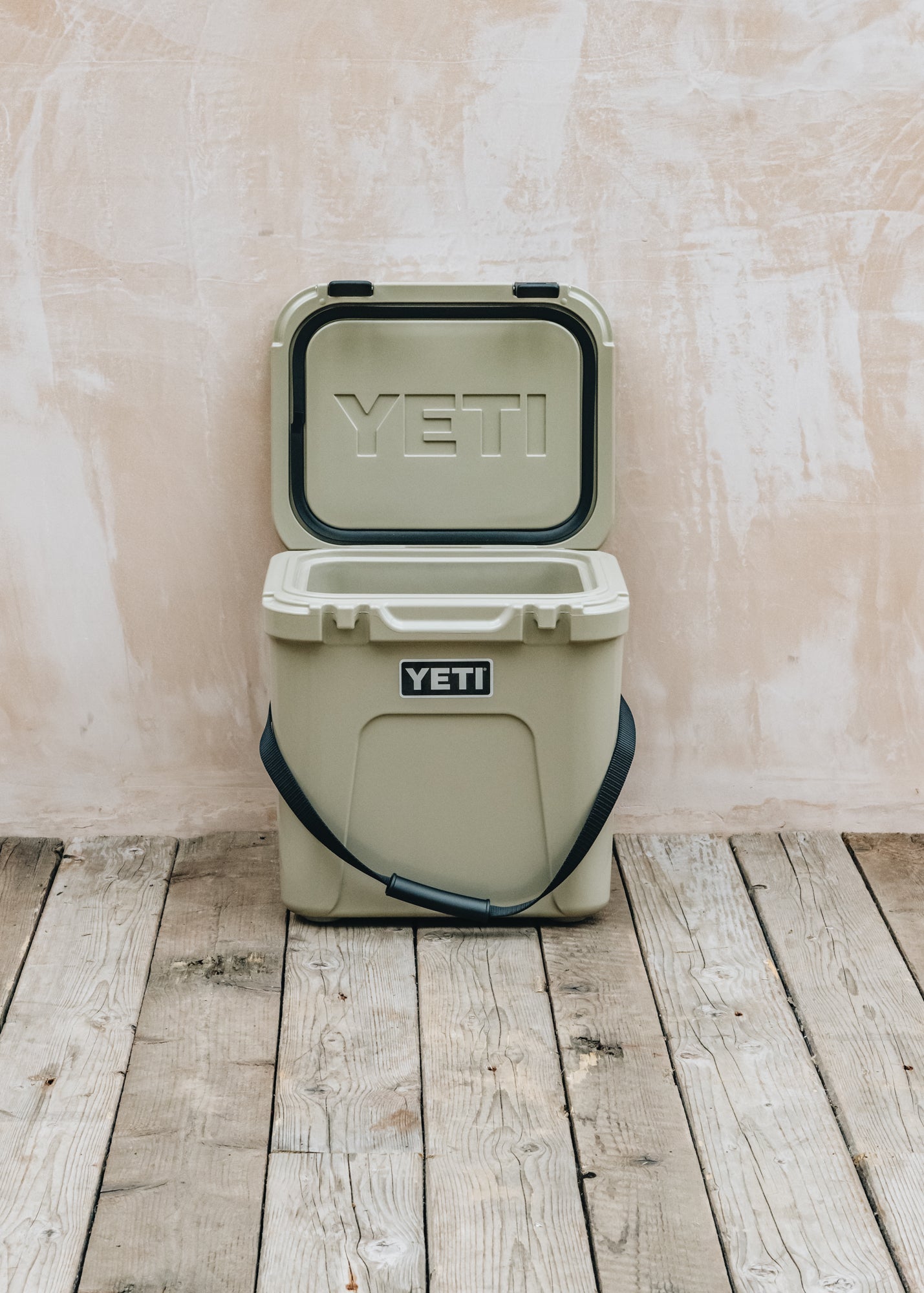 YETI Roadie 24 Cooler in Tan