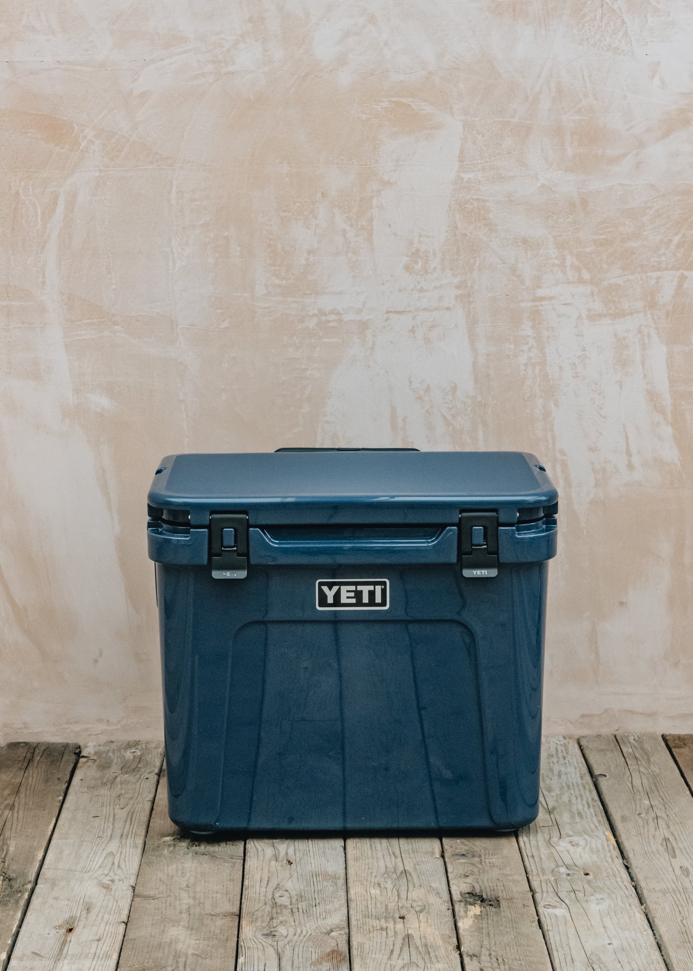 YETI Roadie 60 Cooler in Navy