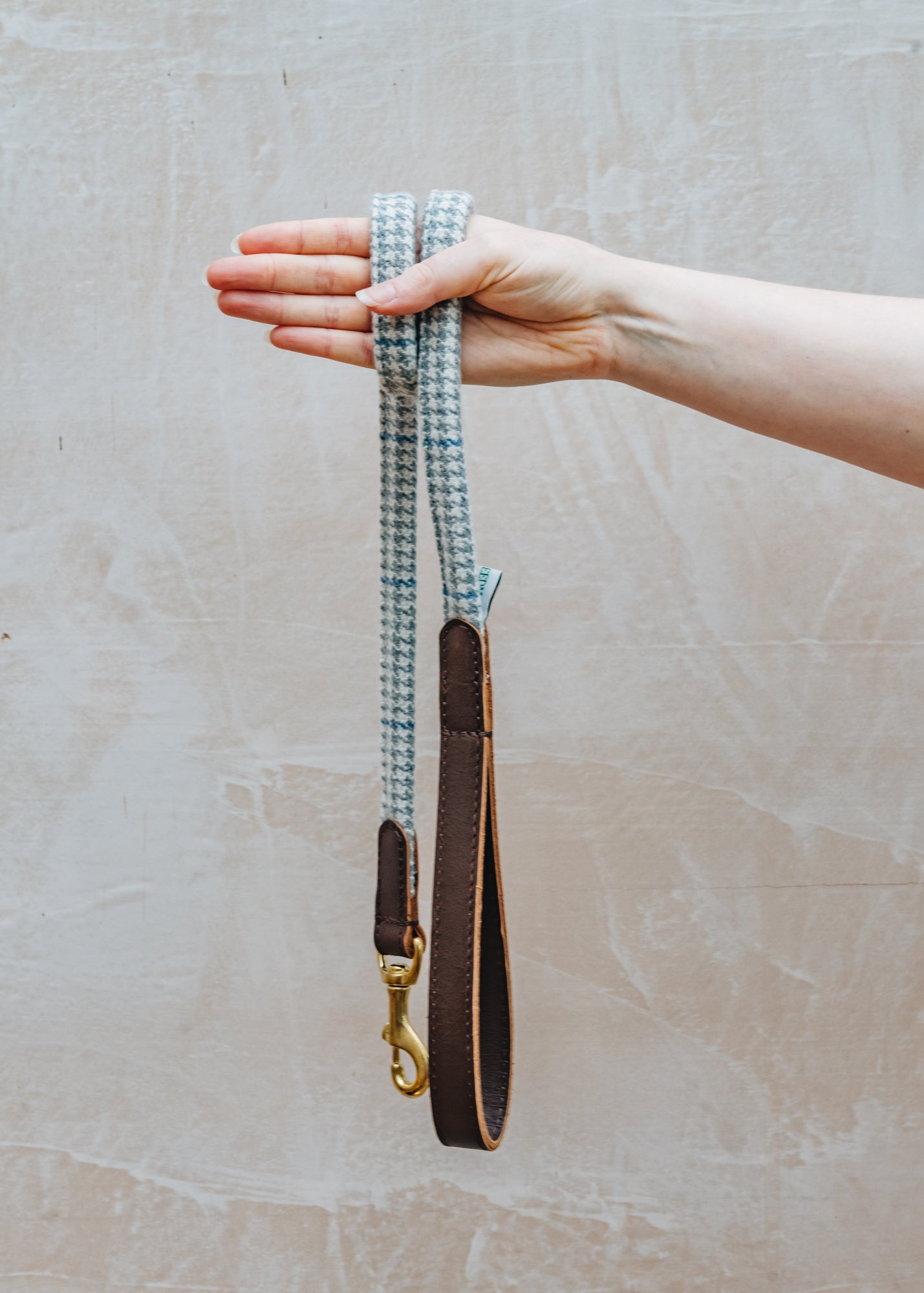 Green & Wild's Rolled Tweed Dog Lead in Denim