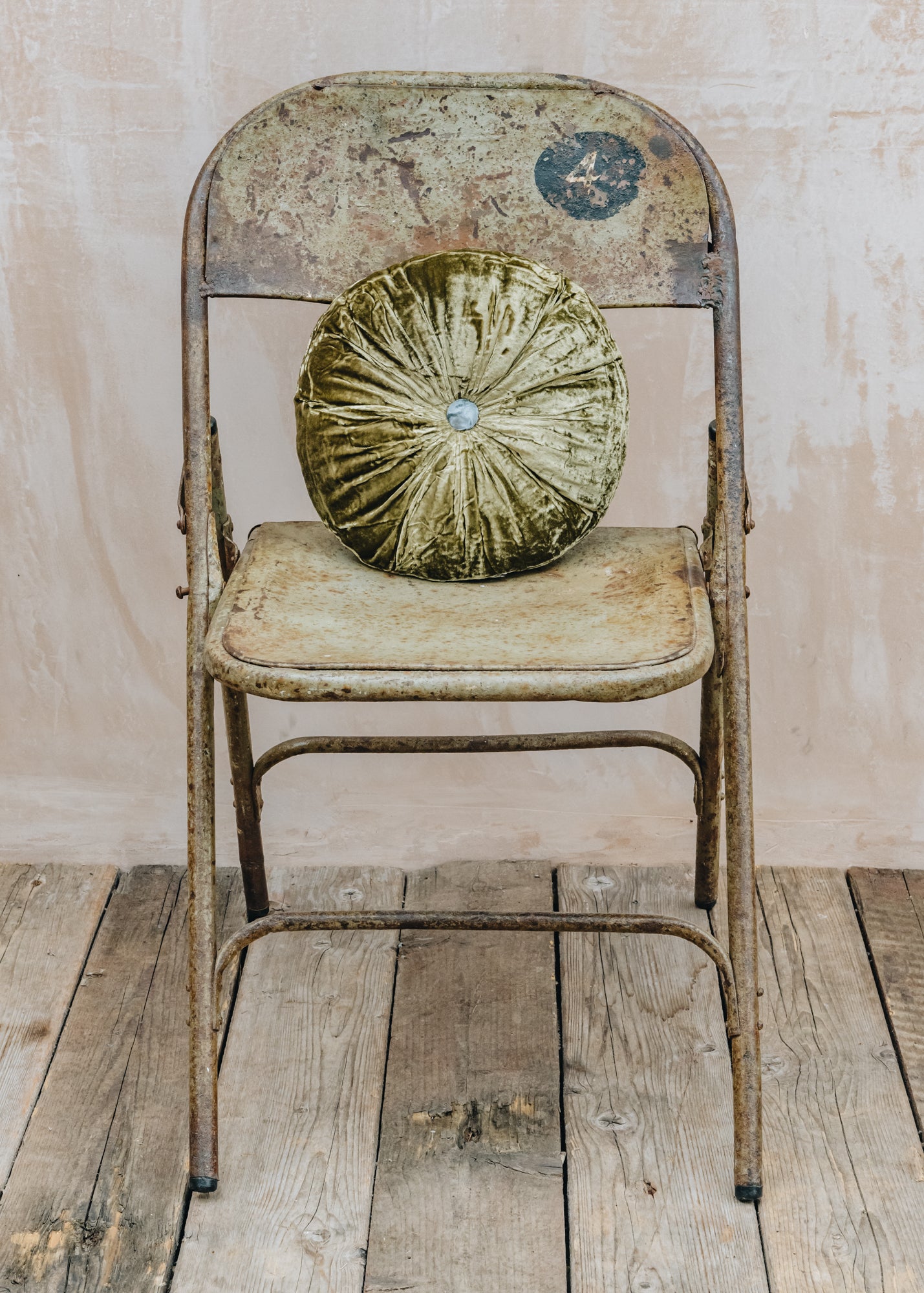 Round Velvet Cushion in Absinthe