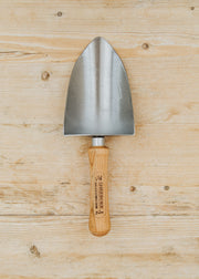 Sneeboer Garden Scoop with Cherry Handle, Limited 25th Chelsea Flower Show Edition