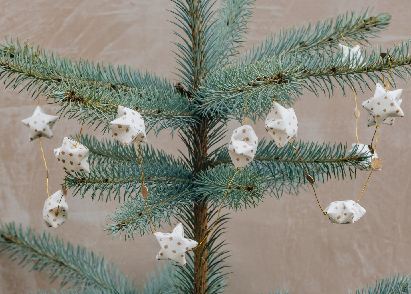 Spirit Garland in White and Gold