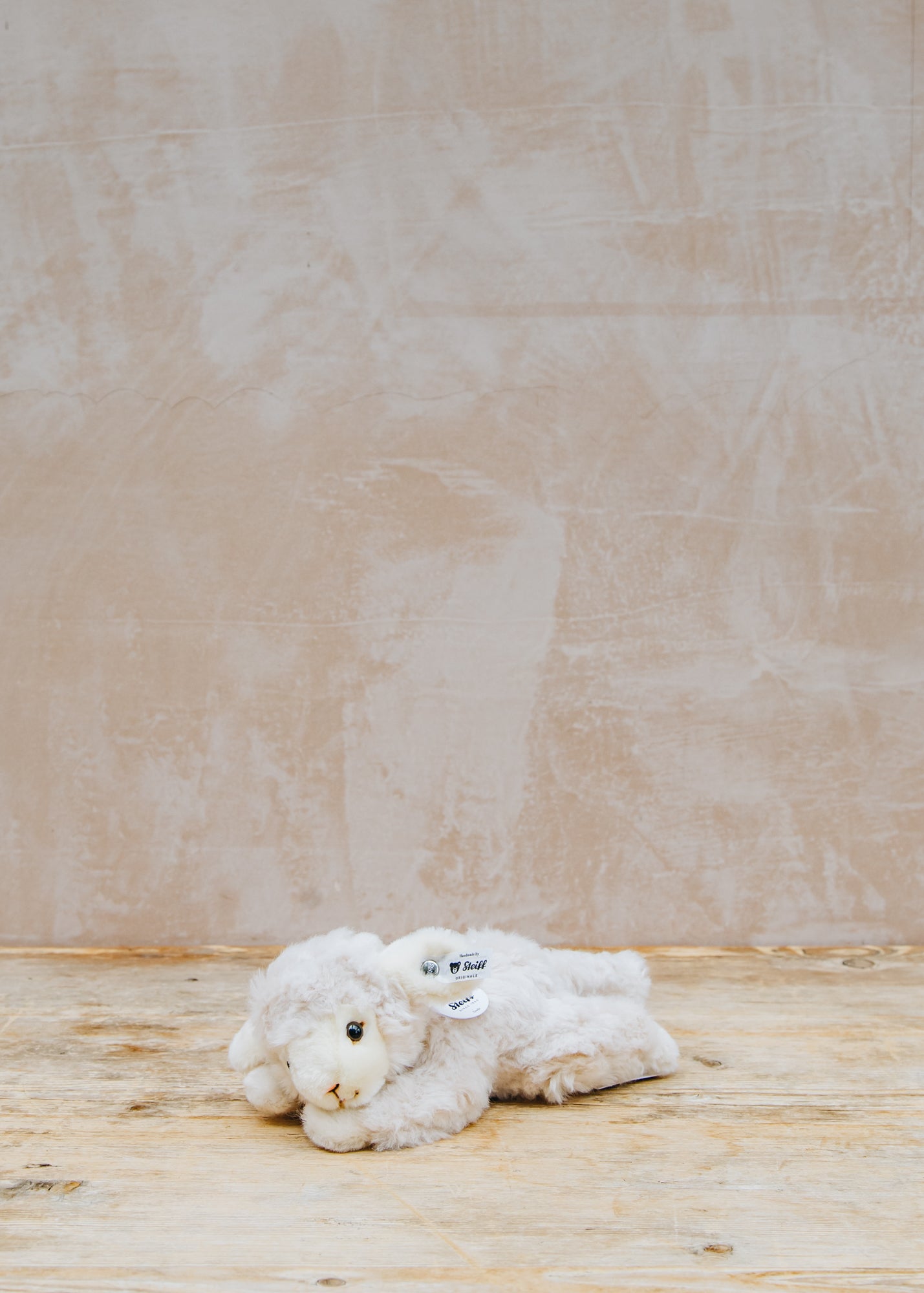 Linda Lamb in White Wool, 22cm