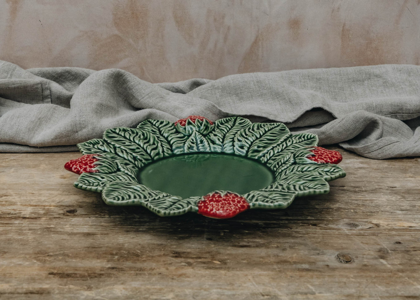 Bordallo Pinheiro Bordallo Pinheiro Strawberry Charger Plate