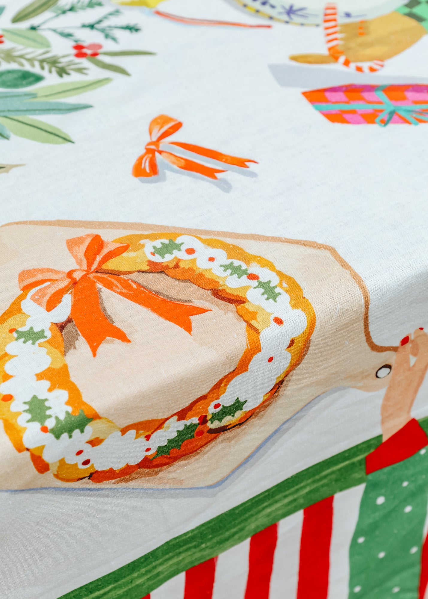 Tessitura Toscana Telerie Tablecloth in Hands On Christmas