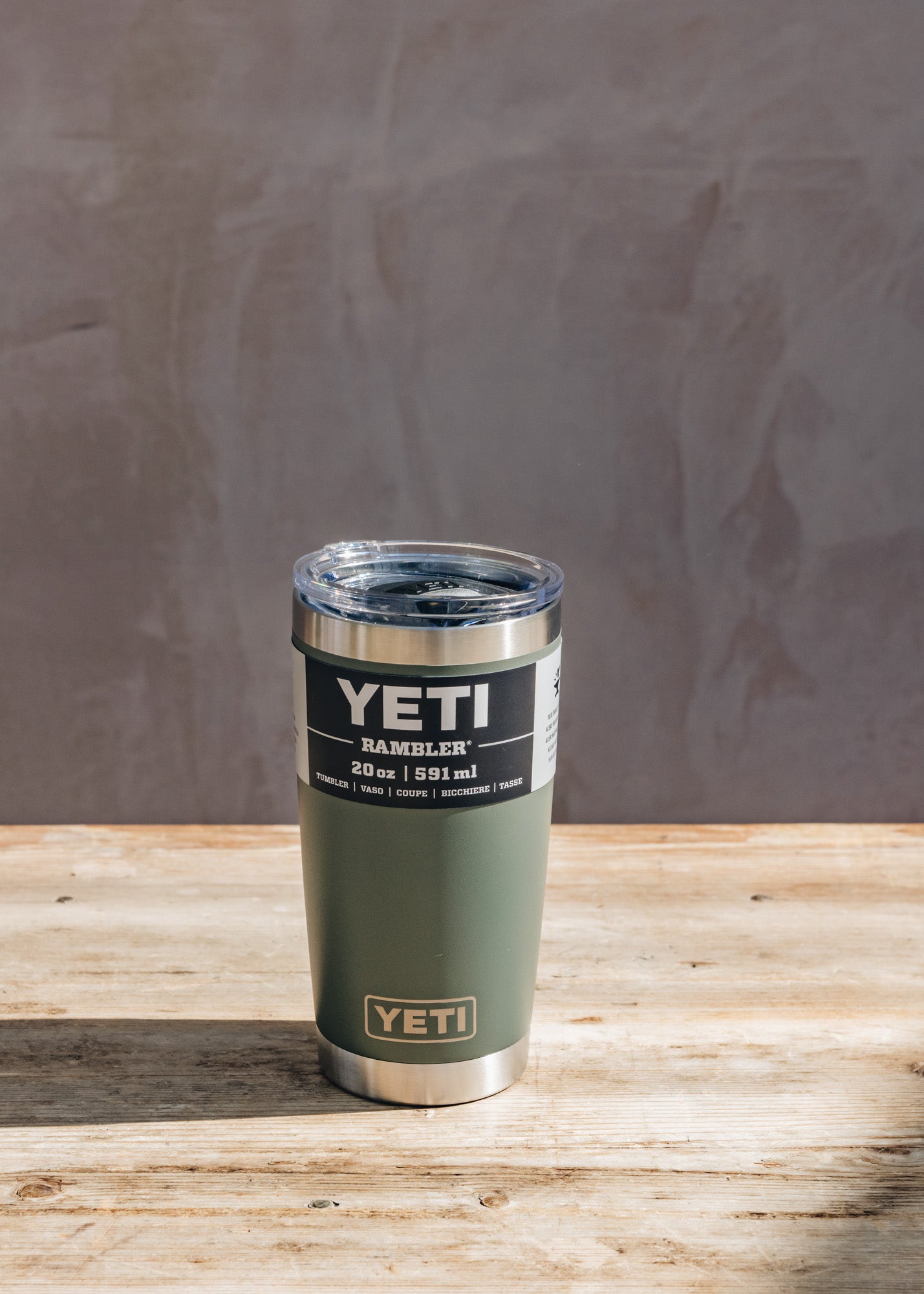YETI Rambler Tumbler 20oz in Camp Green