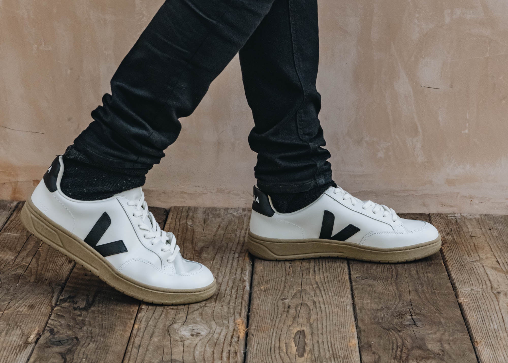 V 12 Leather Trainers in Extra White Black and Dune