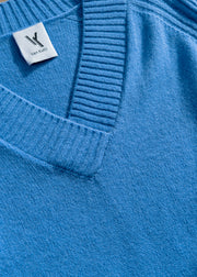 Van Kukil Jovie Raglan V-Neck Jumper in Déjà Vu Blue