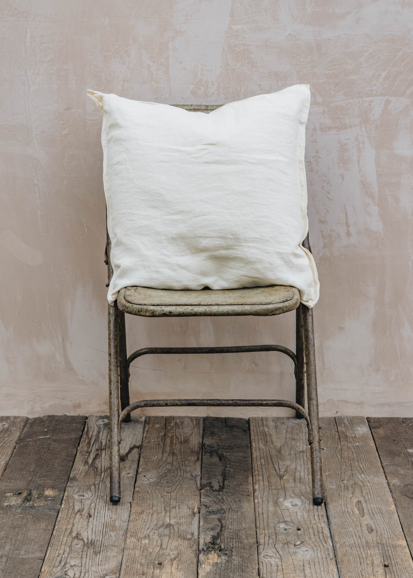 Les Touristes Vanilla Linen Cushion