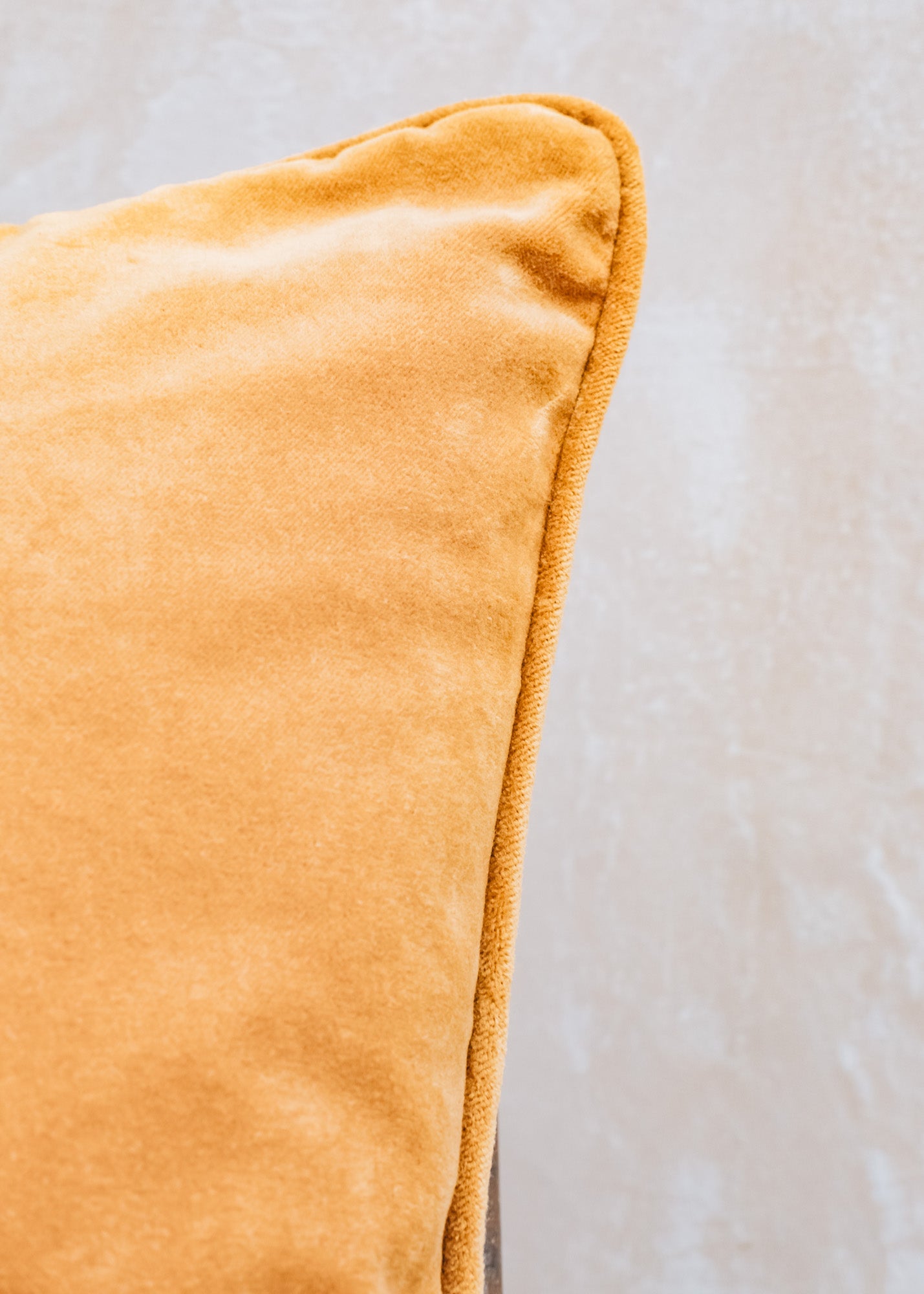 Bungalow Bungalow Velvet Cushion in Pumpkin