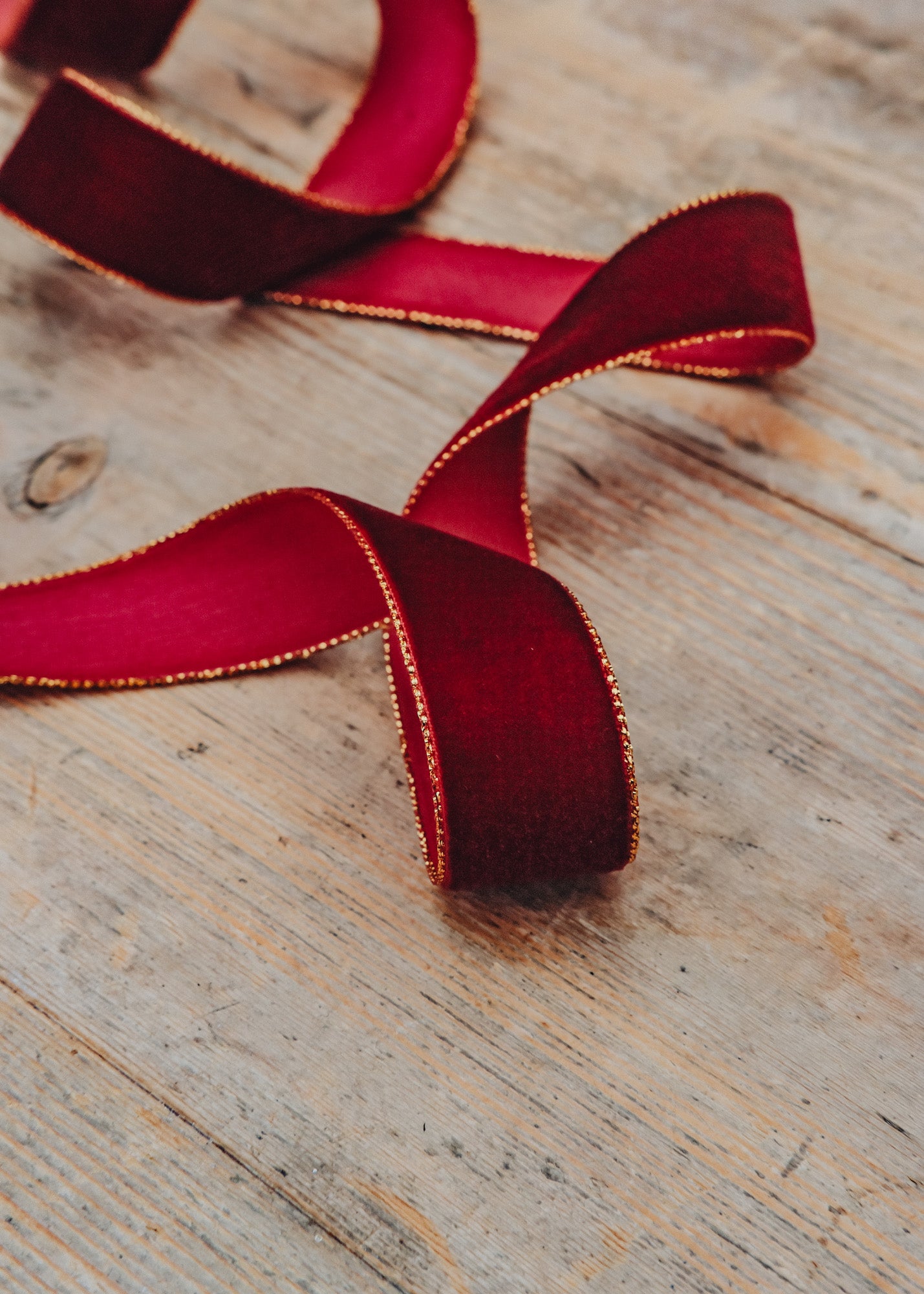 Vivant Velvety Gold Ribbon in Bordeaux, 10mx25mm