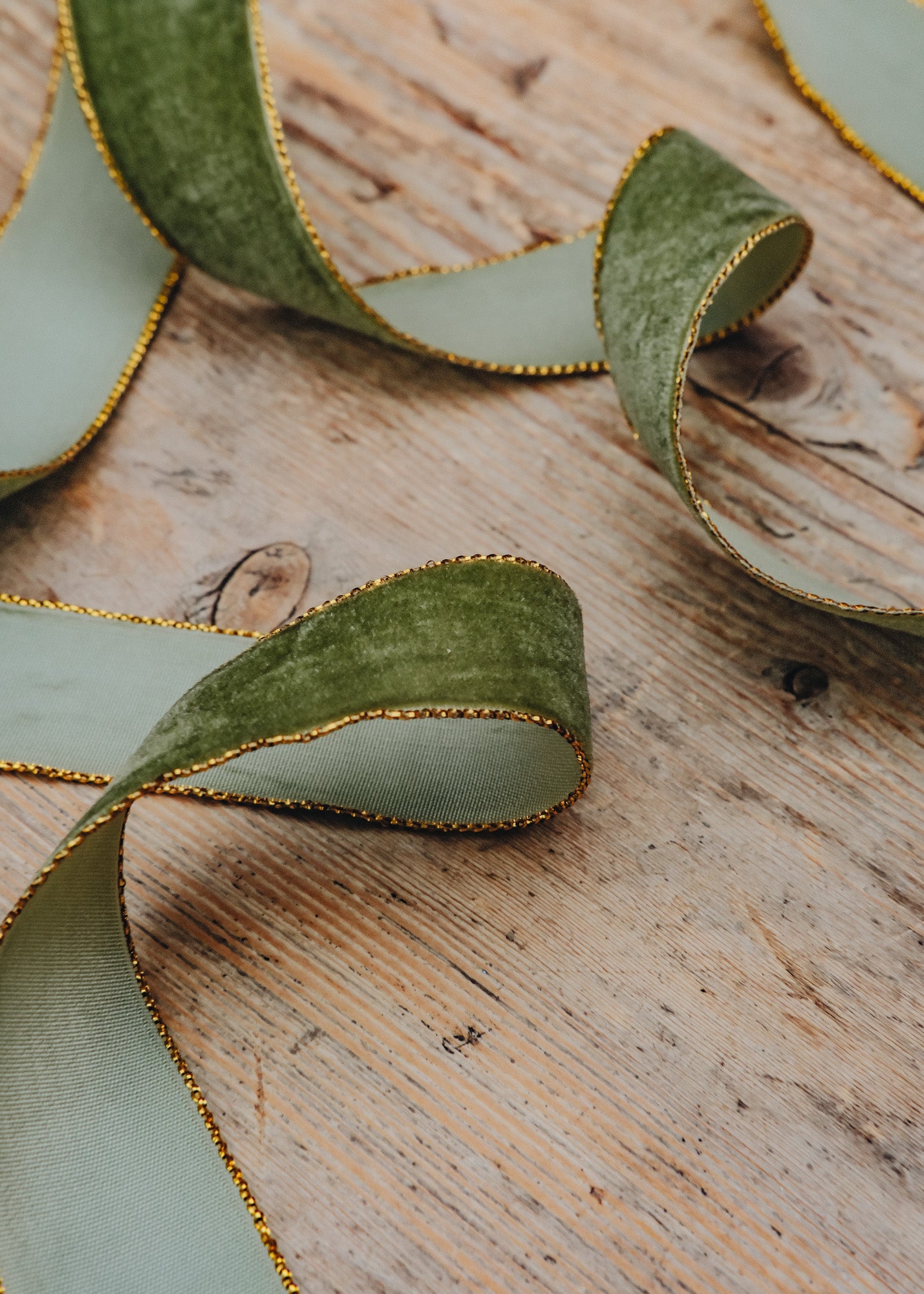 Vivant Velvety Gold Ribbon in Moss, 10mx25mm