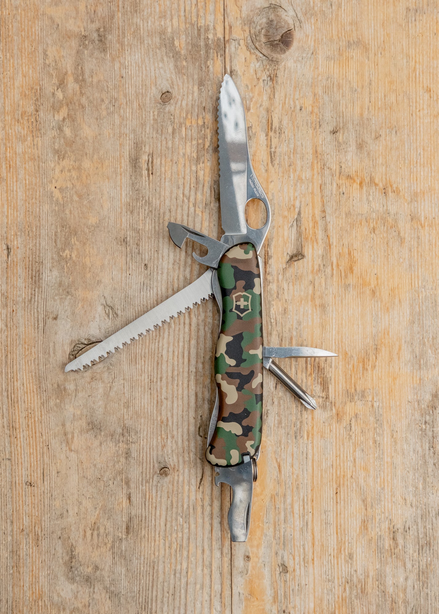 Trailfinder Swiss Army Knife in Camo, 111mm