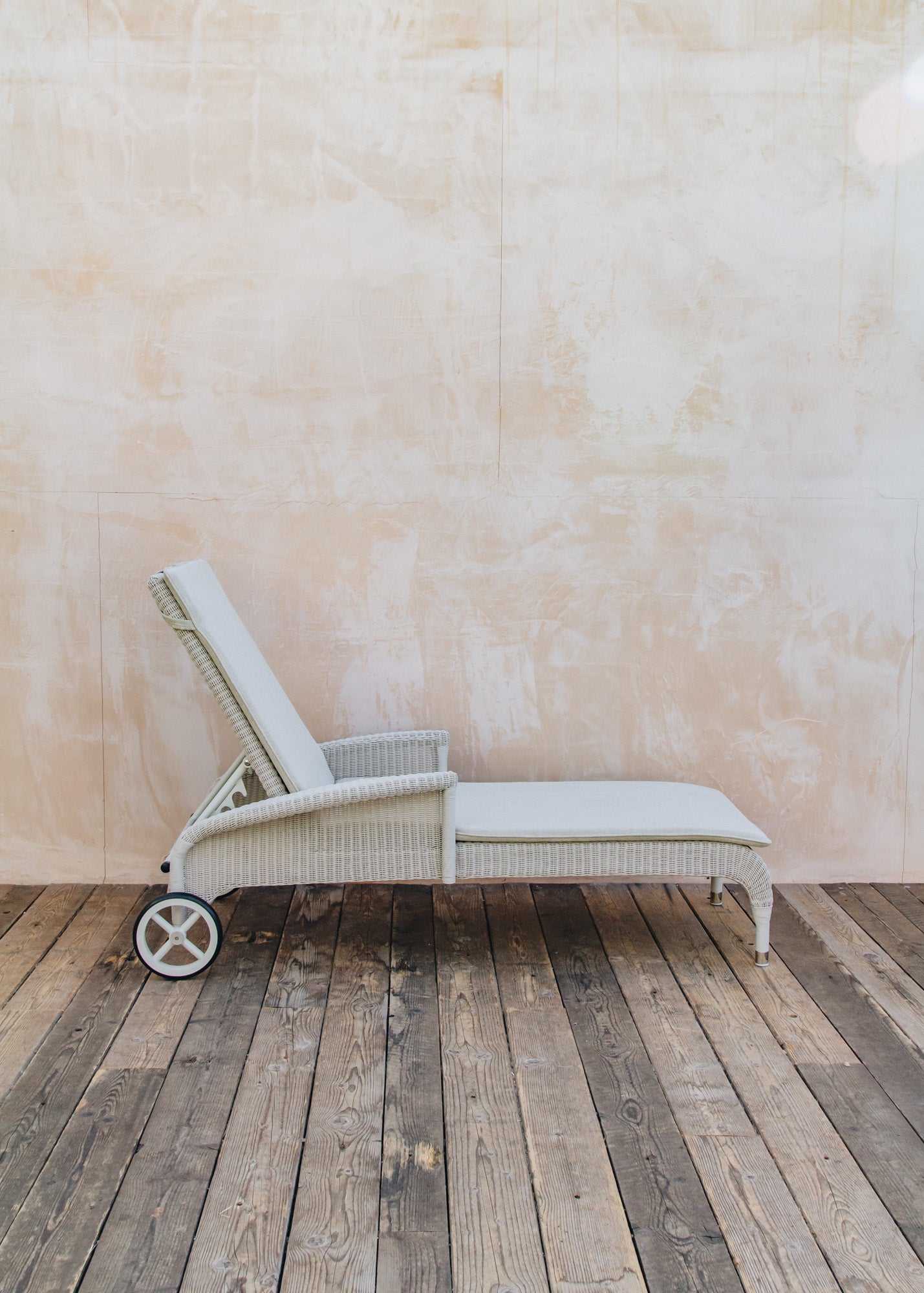 Vincent Sheppard Safi Sunlounger with Arms and Cushion