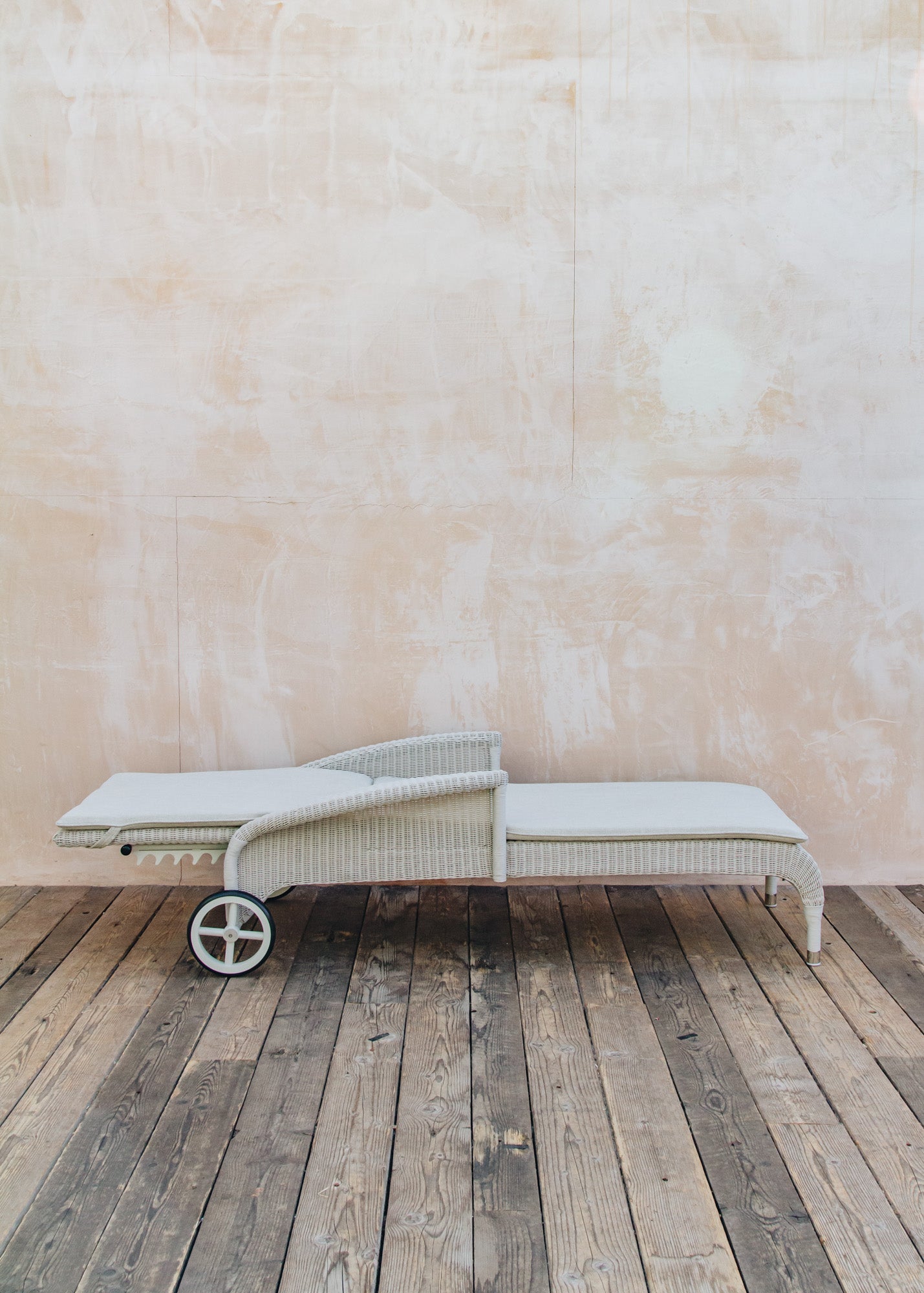 Vincent Sheppard Safi Sunlounger with Arms and Cushion