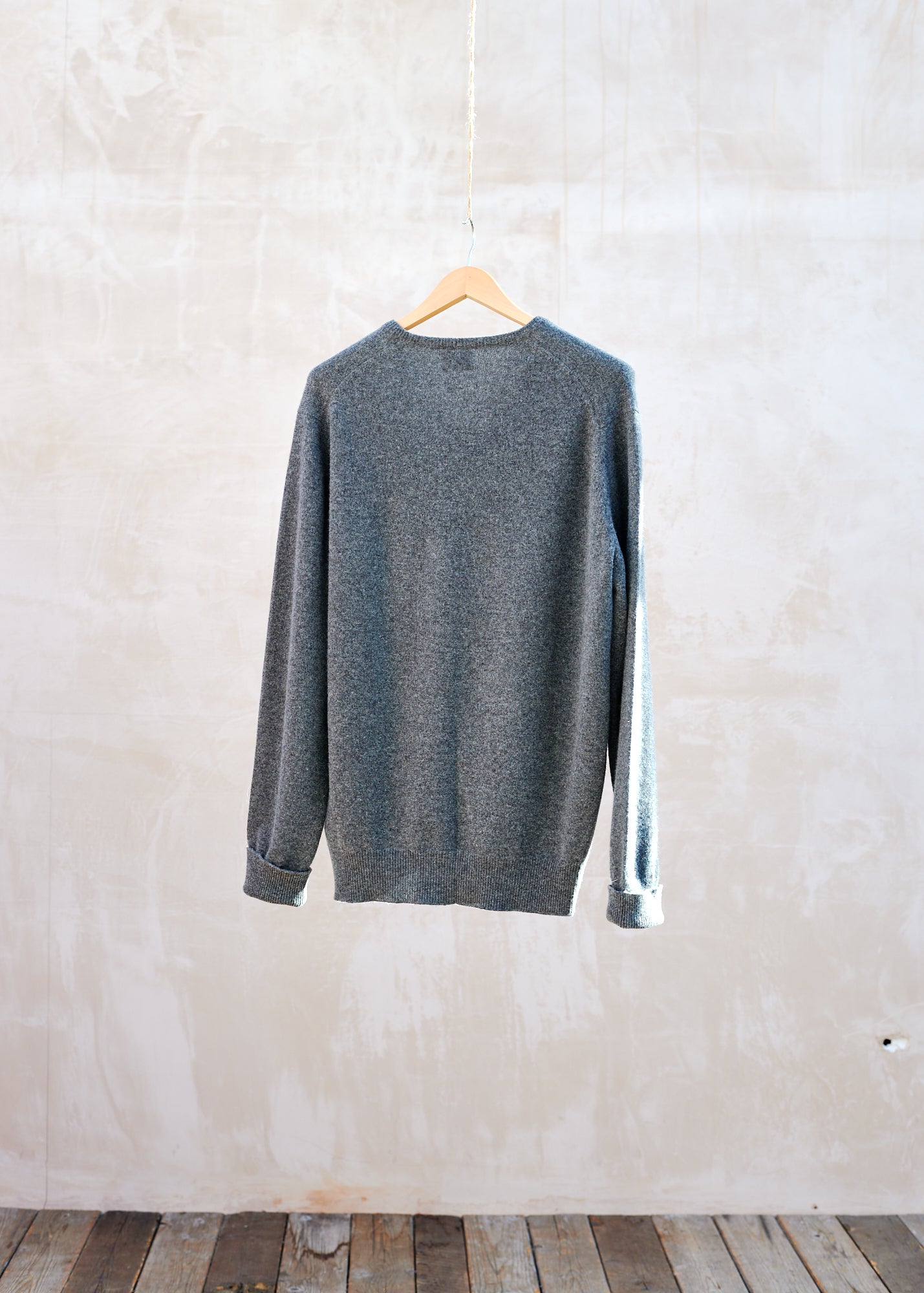 William Lockie Grey 100% Lambswool V-Neck Jumper - XL