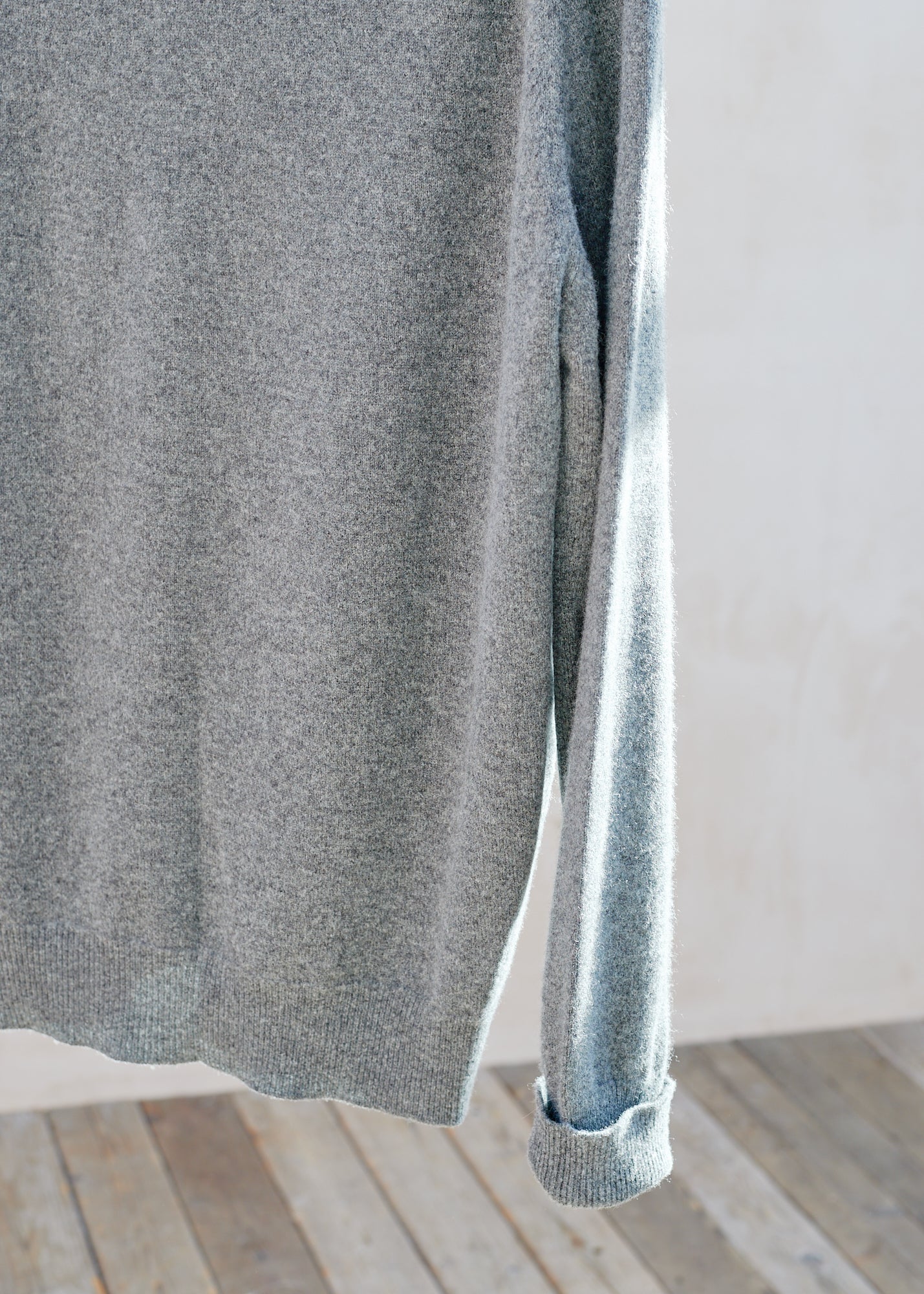 William Lockie Grey 100% Lambswool V-Neck Jumper - XL