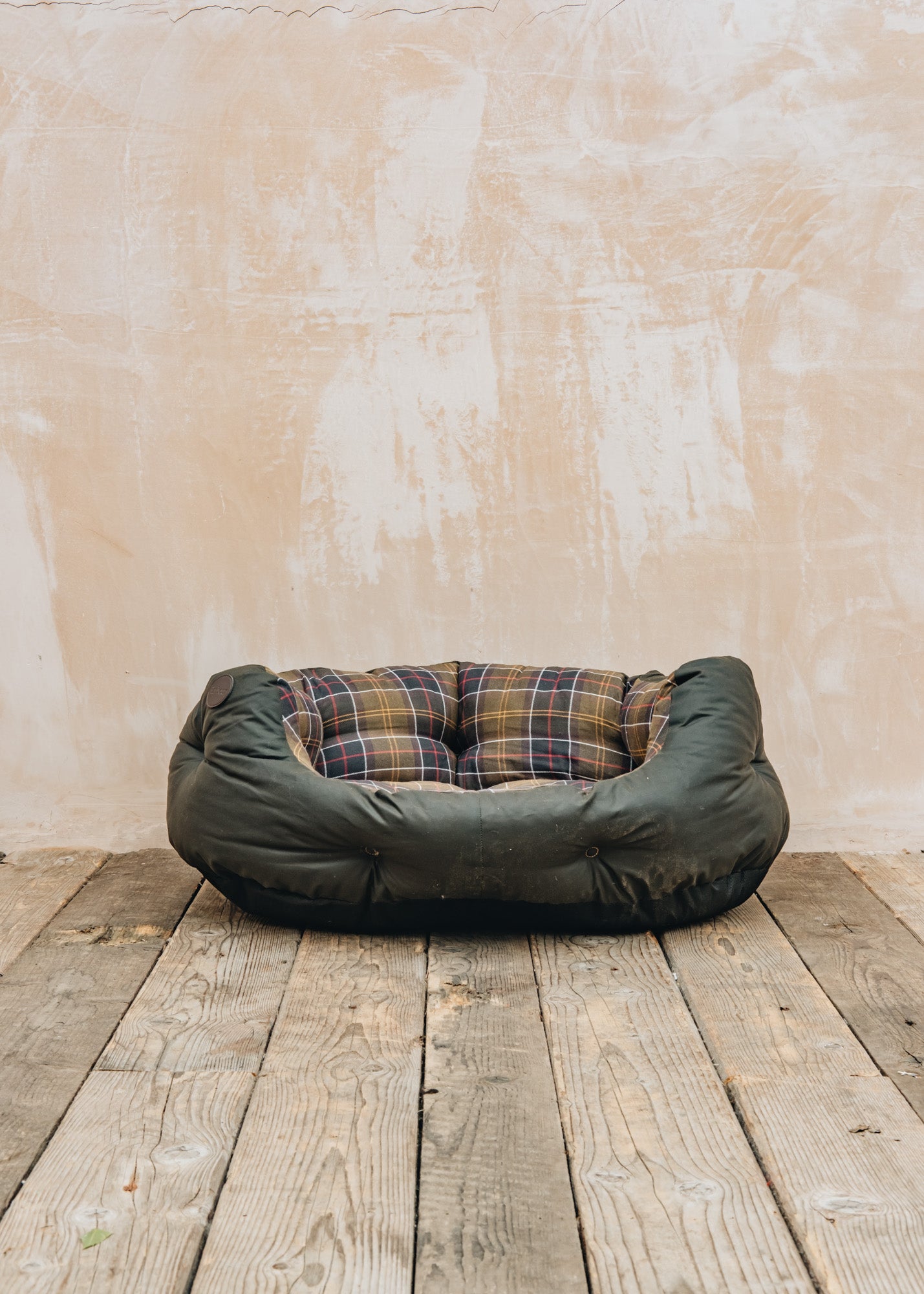 Green & Wild's Waxed Dog Bed 30 in Classic Tartan