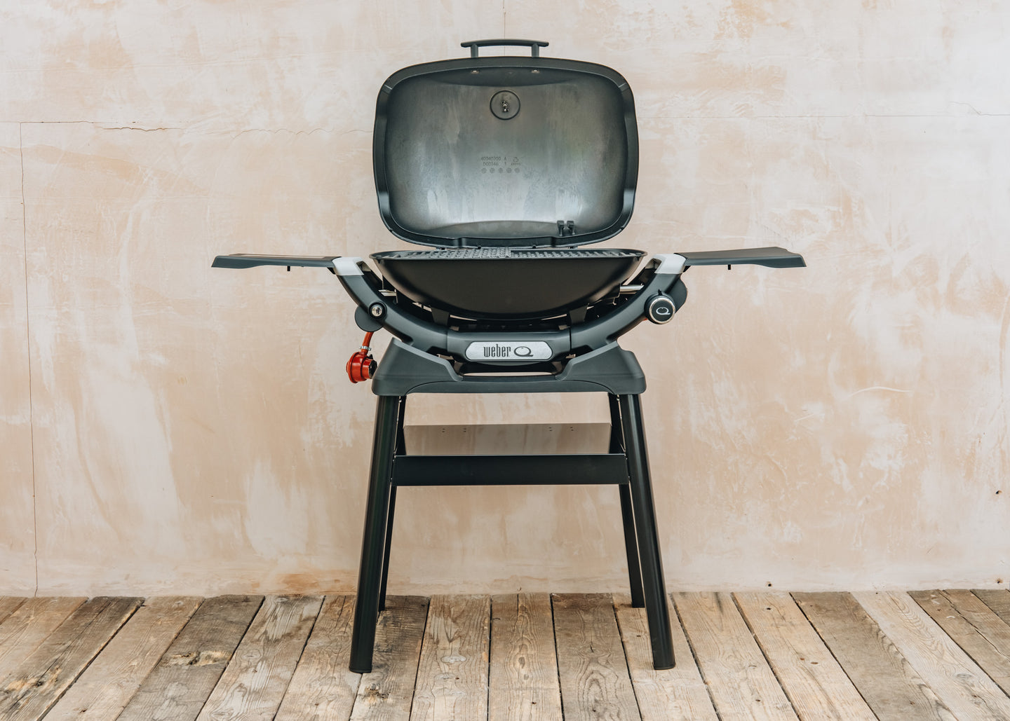 Weber Q 2200N Gas Barbecue with Stand including Free Cover