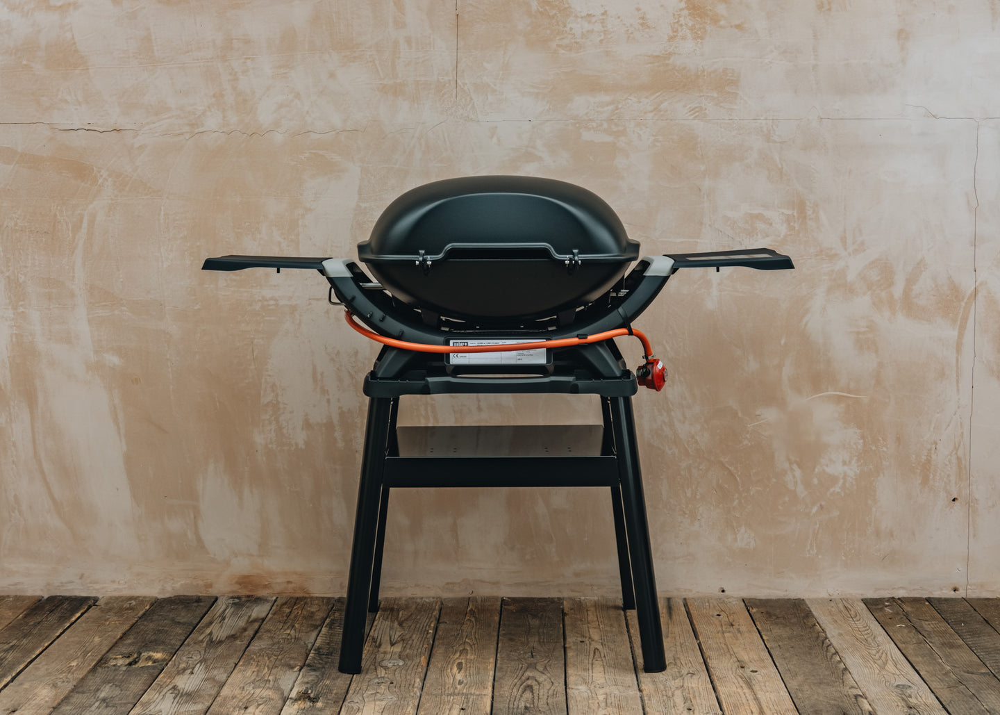 Weber Q 2200N Gas Barbecue with Stand including Free Cover